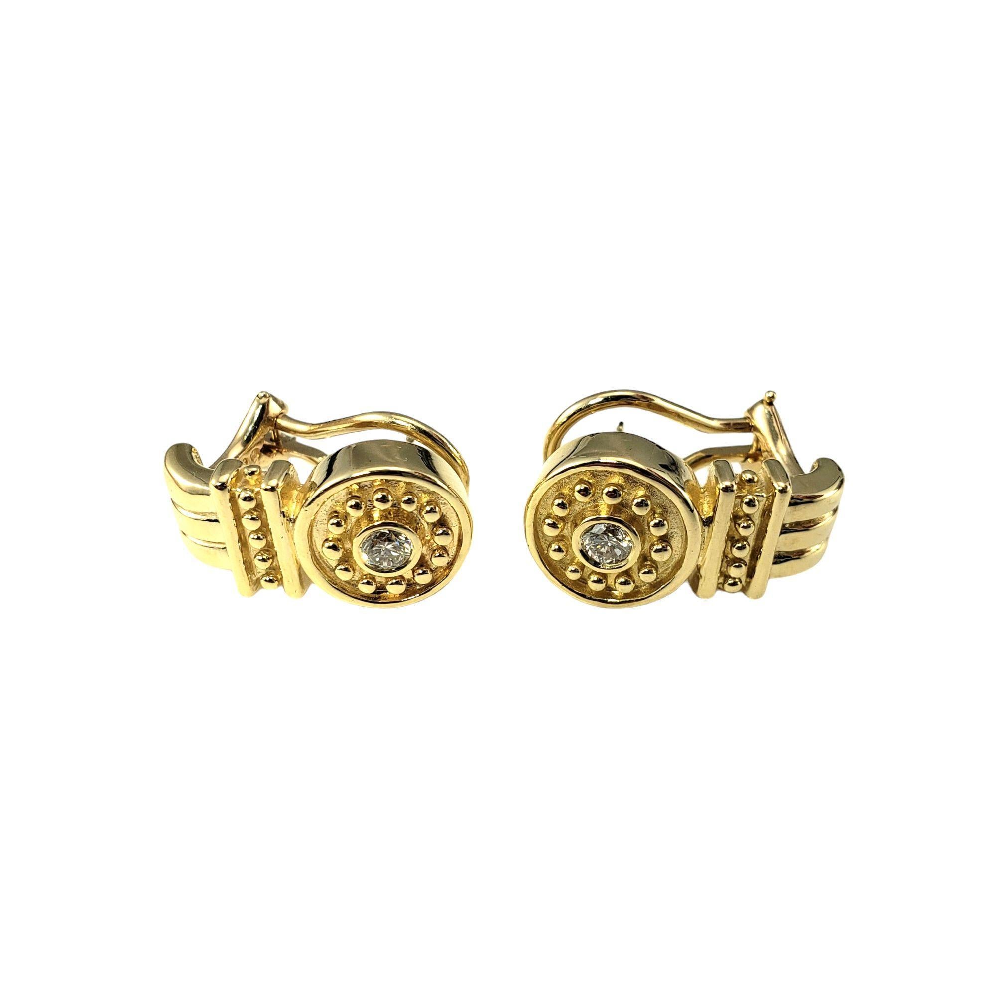14 Karat Yellow Gold and Diamond Earrings-

These sparkling earrings each feature 10 round brilliant cut diamonds in classic 14K yellow gold.  Omega back closures.

Approximate total diamond weight:  .20 ct.

Diamond color: G

Diamond clarity:
