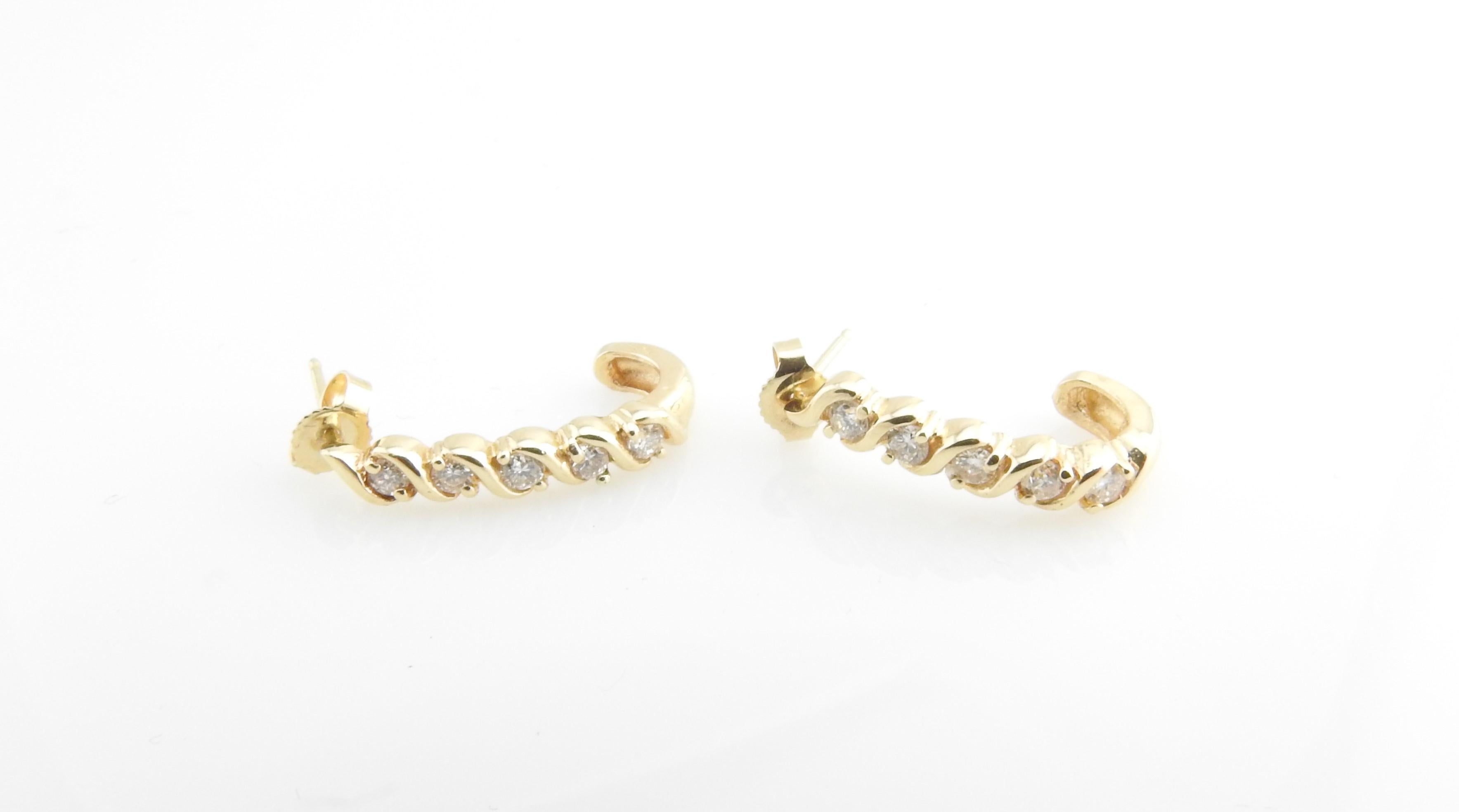 14 Karat Yellow Gold and Diamond Earrings In Good Condition For Sale In Washington Depot, CT