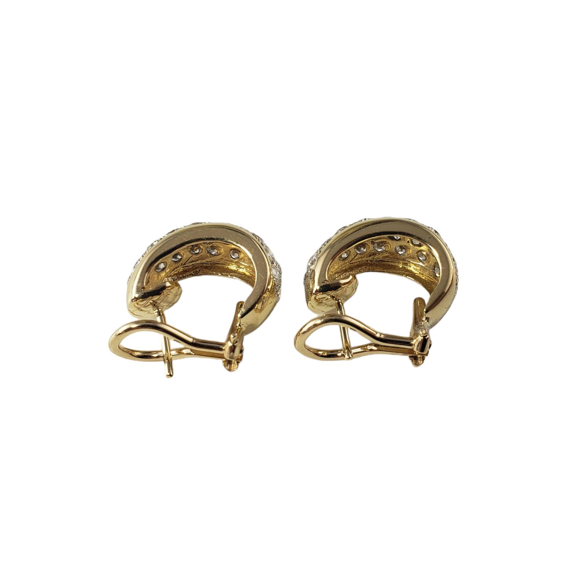 Vintage 14 Karat Gelbgold und Diamant-Ohrringe JAGi Certified-

Diese funkelnden Ohrringe sind mit je 28 runden Diamanten im Brillantschliff besetzt und in klassisches 14-karätiges Gelbgold gefasst. Omega-Rückenverschlüsse.

Gesamtgewicht der