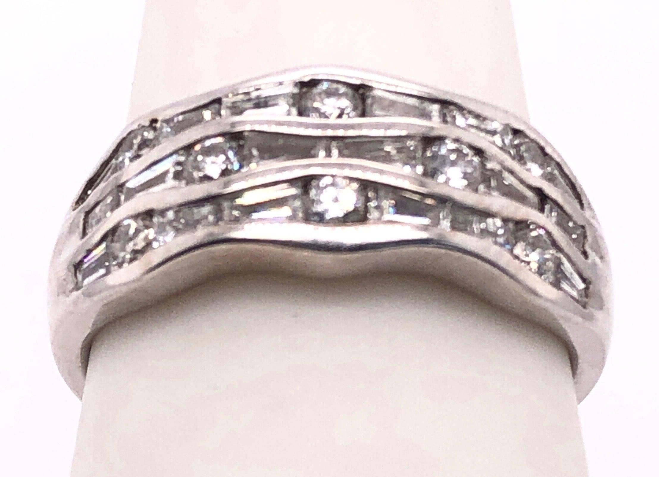 En vente :  Anneau de mariage à la mode en or blanc 18 carats et diamants 1,00 TDW 3