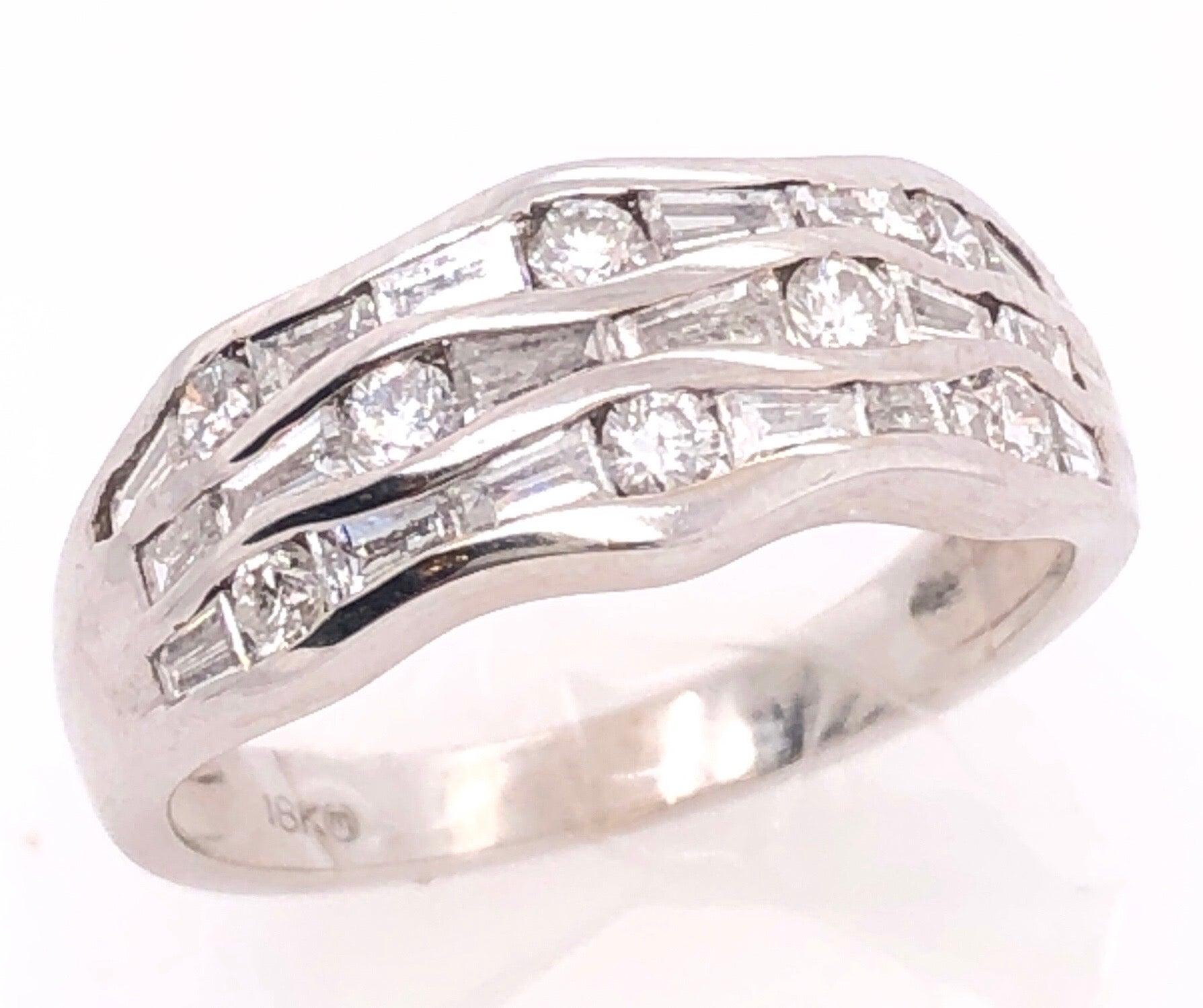 En vente :  Anneau de mariage à la mode en or blanc 18 carats et diamants 1,00 TDW 5