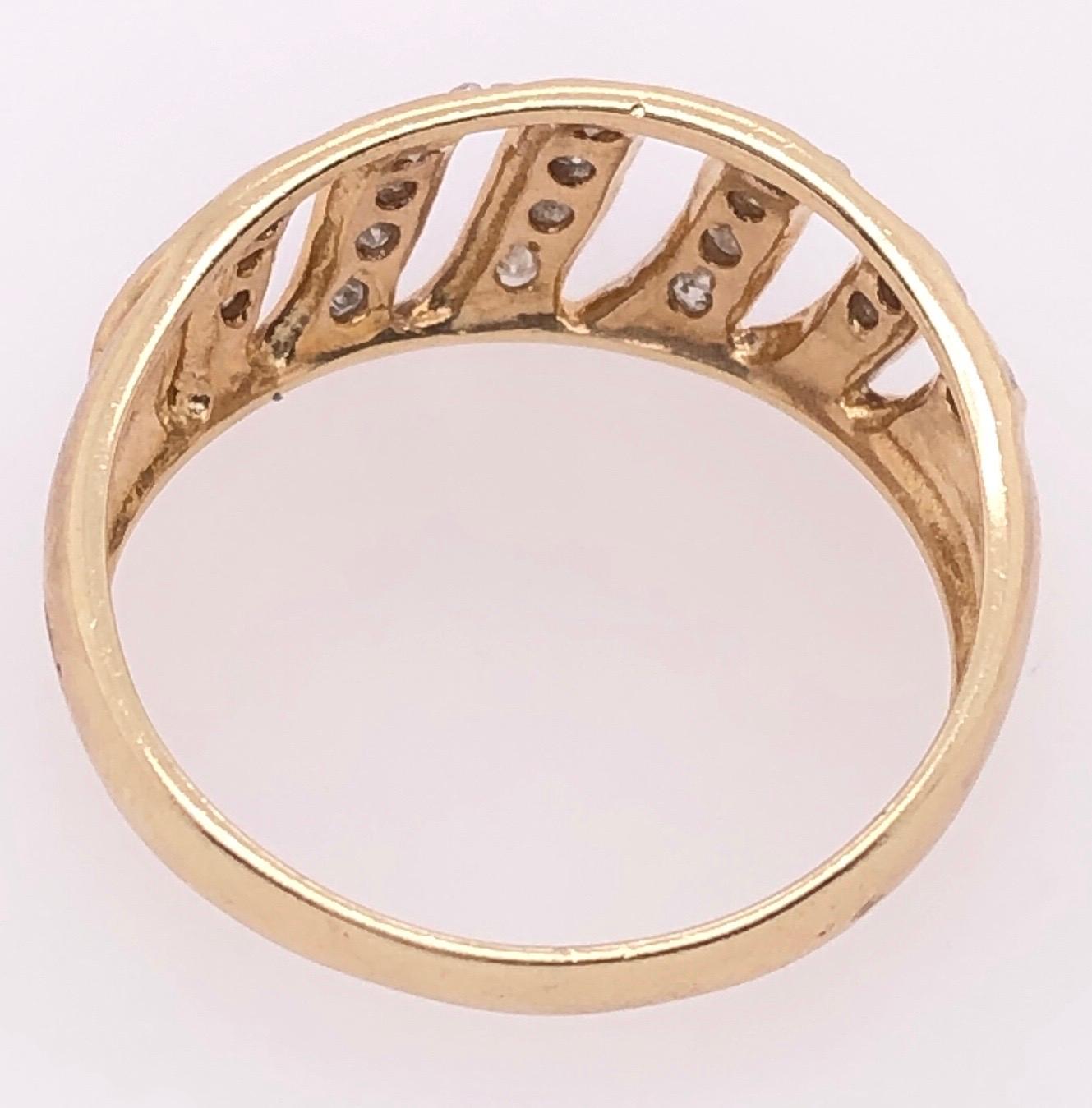 14 Karat Gelbgold und Diamant Mode-Ring (Moderne) im Angebot