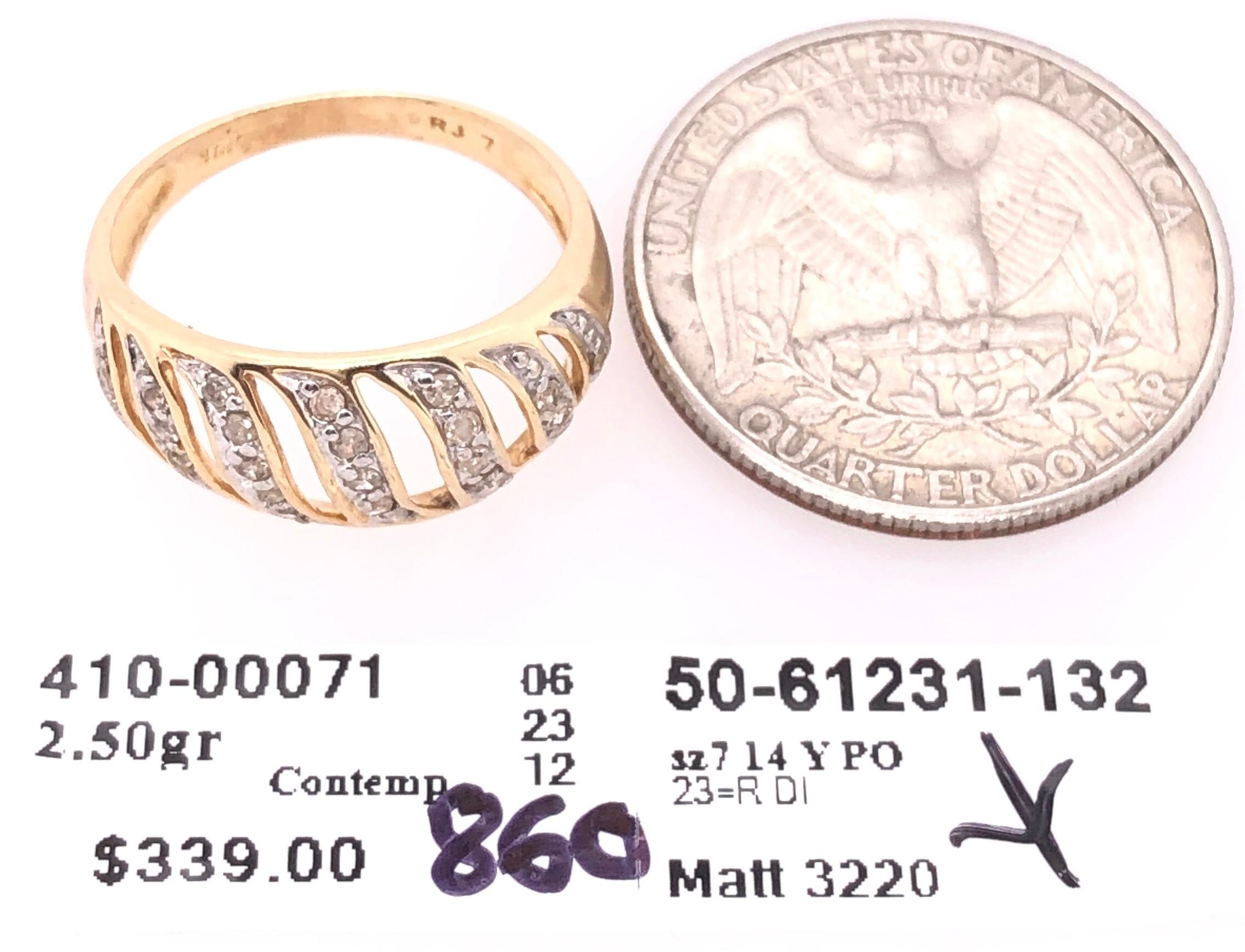 14 Karat Yellow Gold and Diamond Fashion Ring In Good Condition For Sale In Stamford, CT
