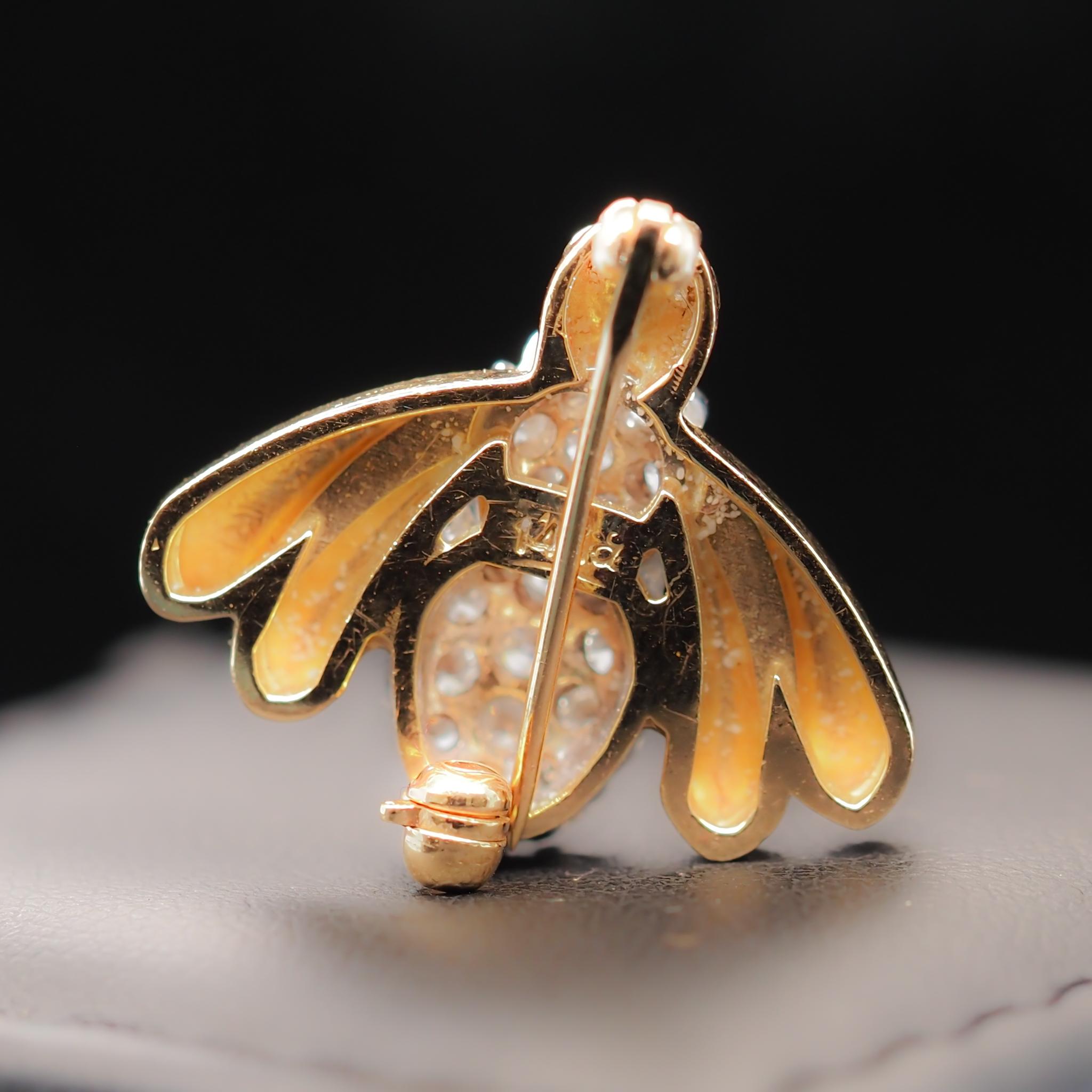 14 Karat Yellow Gold and Diamond Fly Brooch Pin In Good Condition For Sale In Atlanta, GA