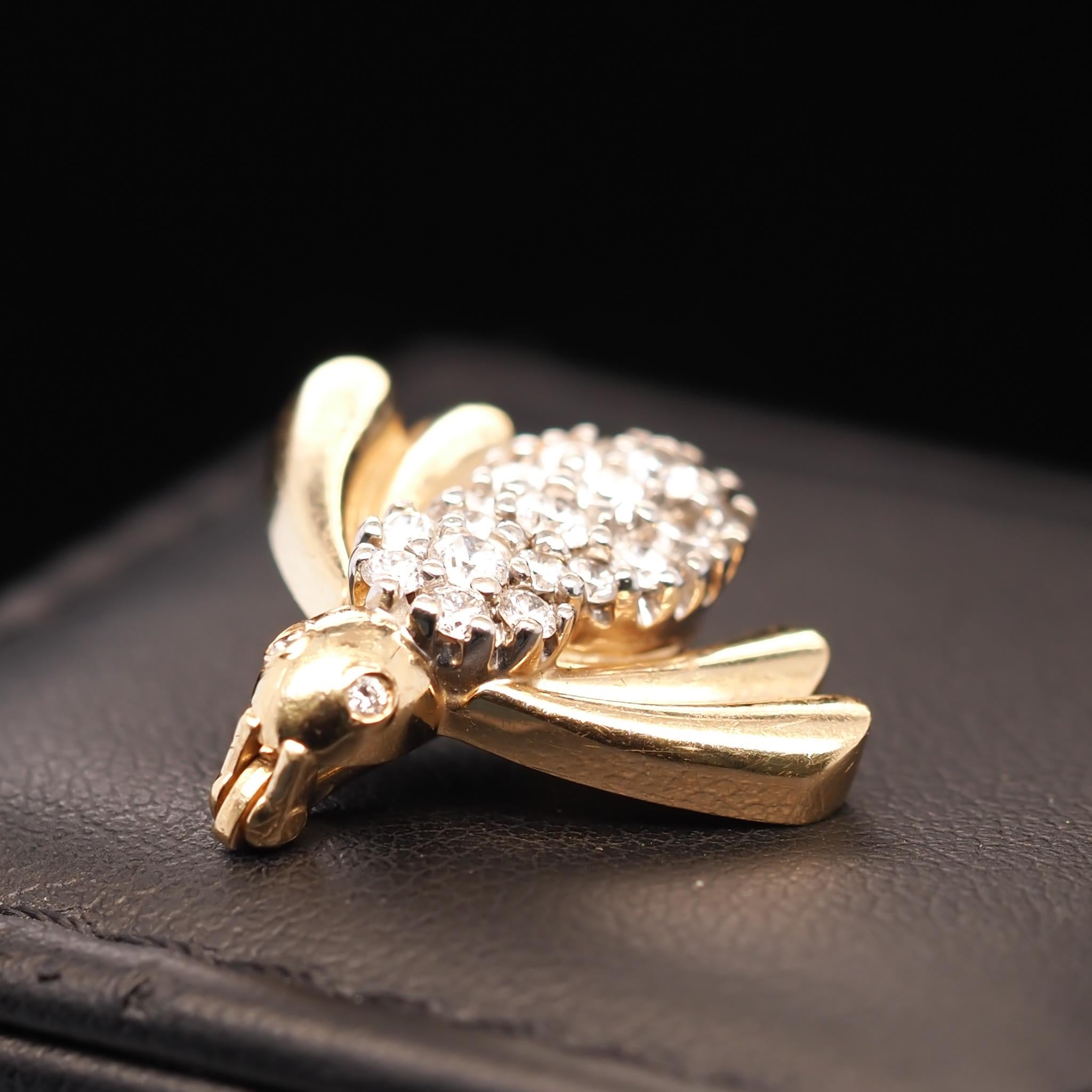 14 Karat Yellow Gold and Diamond Fly Brooch Pin For Sale 2