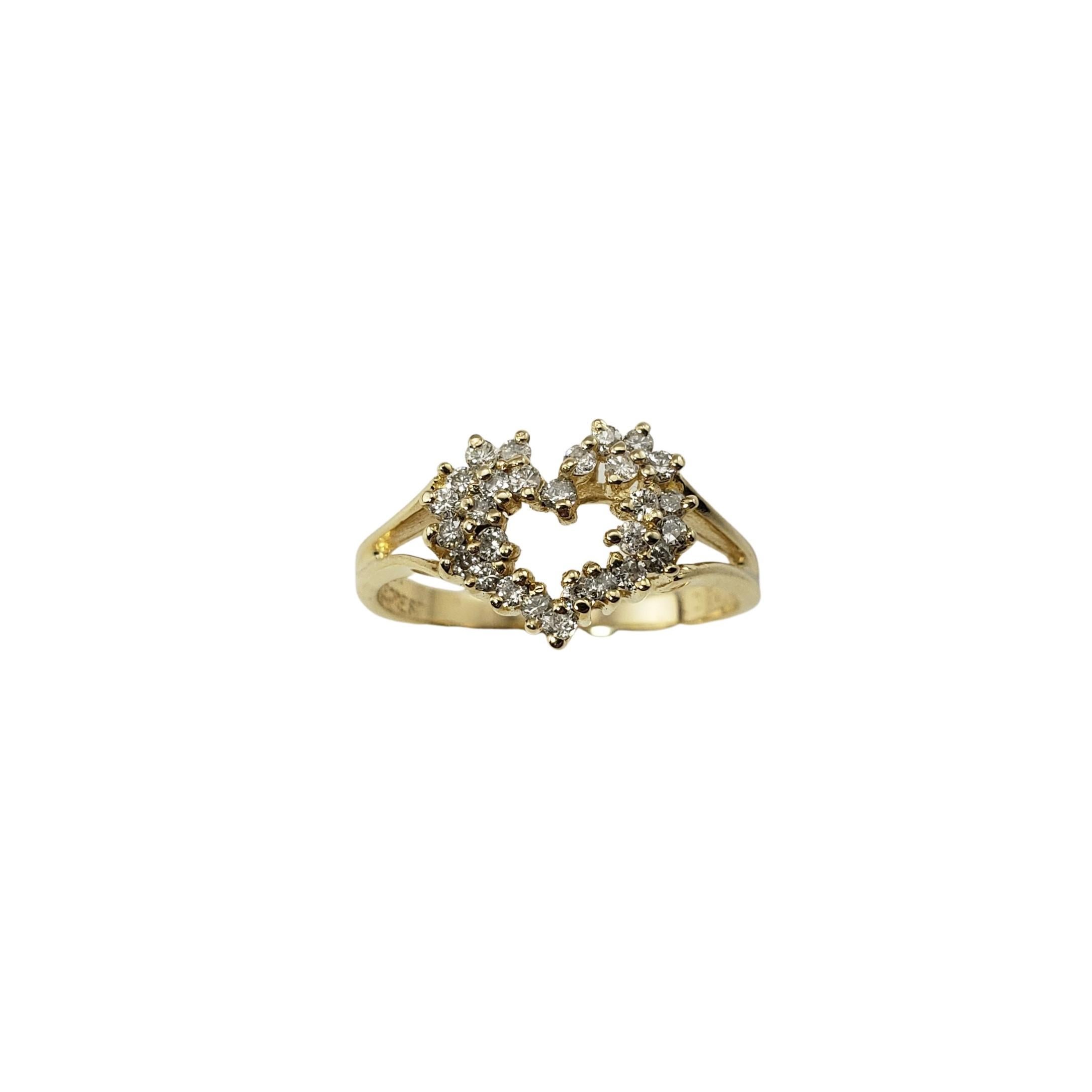 14 Karat Gelbgold und Diamant Herz Ring Größe 7.5-

Dieser funkelnde Herzring ist mit 28 runden Diamanten im Brillantschliff besetzt und in klassisches 14-karätiges Gelbgold gefasst. Breite:  10 mm.  Schaft:  2 mm.

Gesamtgewicht der Diamanten:  .35