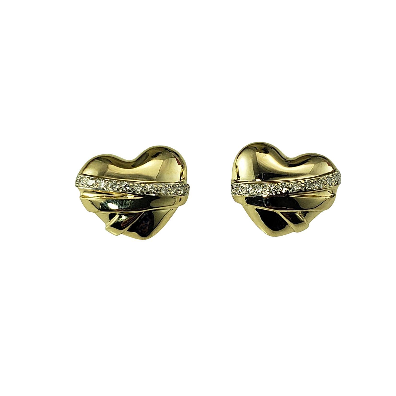 Orecchini a cuore in oro giallo 14 carati e diamanti #21972 In condizioni buone in vendita a Washington Depot, CT