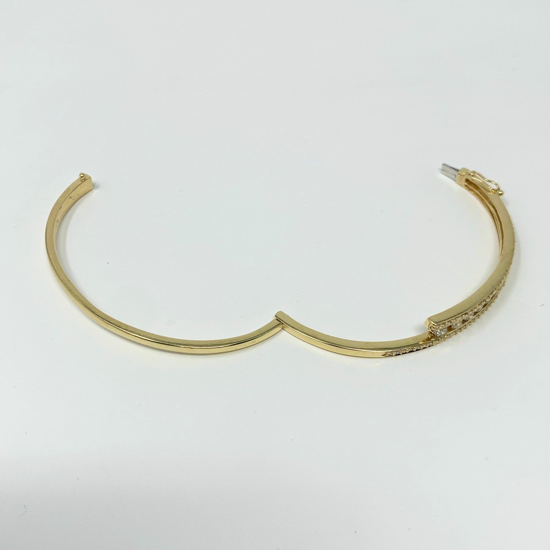 14 Karat Yellow Gold and Diamond Ladies Hinged Bangle Bracelet In Good Condition In Guilford, CT