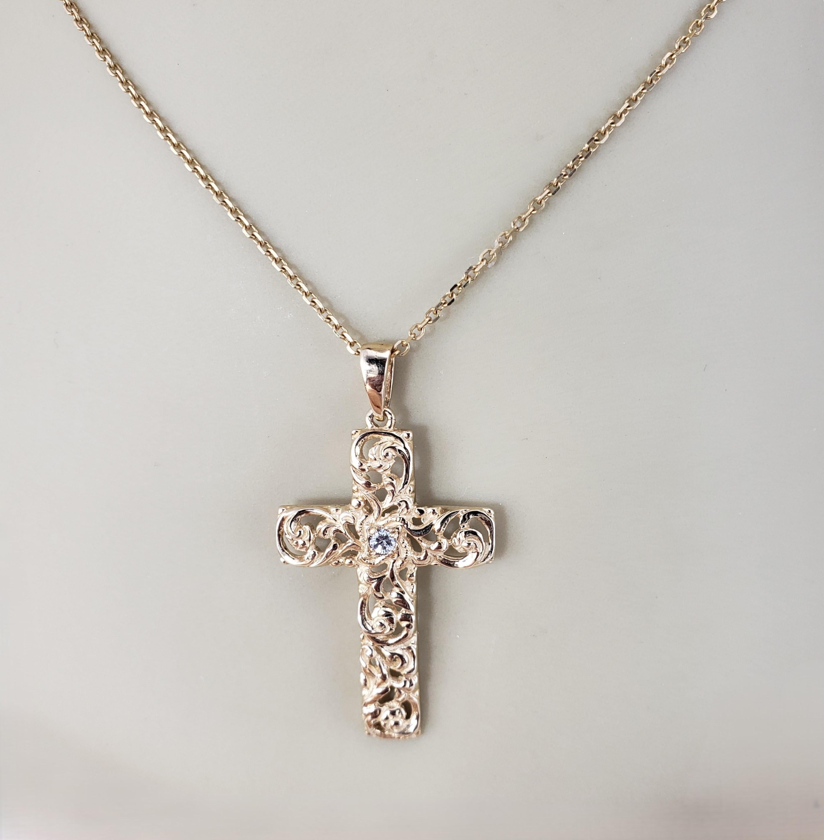 Pendentif croix à volutes ouverte en or jaune 14 carats et diamants n°18796 en vente 1
