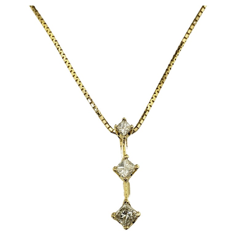 14 Karat Yellow Gold and Diamond Pendant Necklace For Sale at 1stDibs