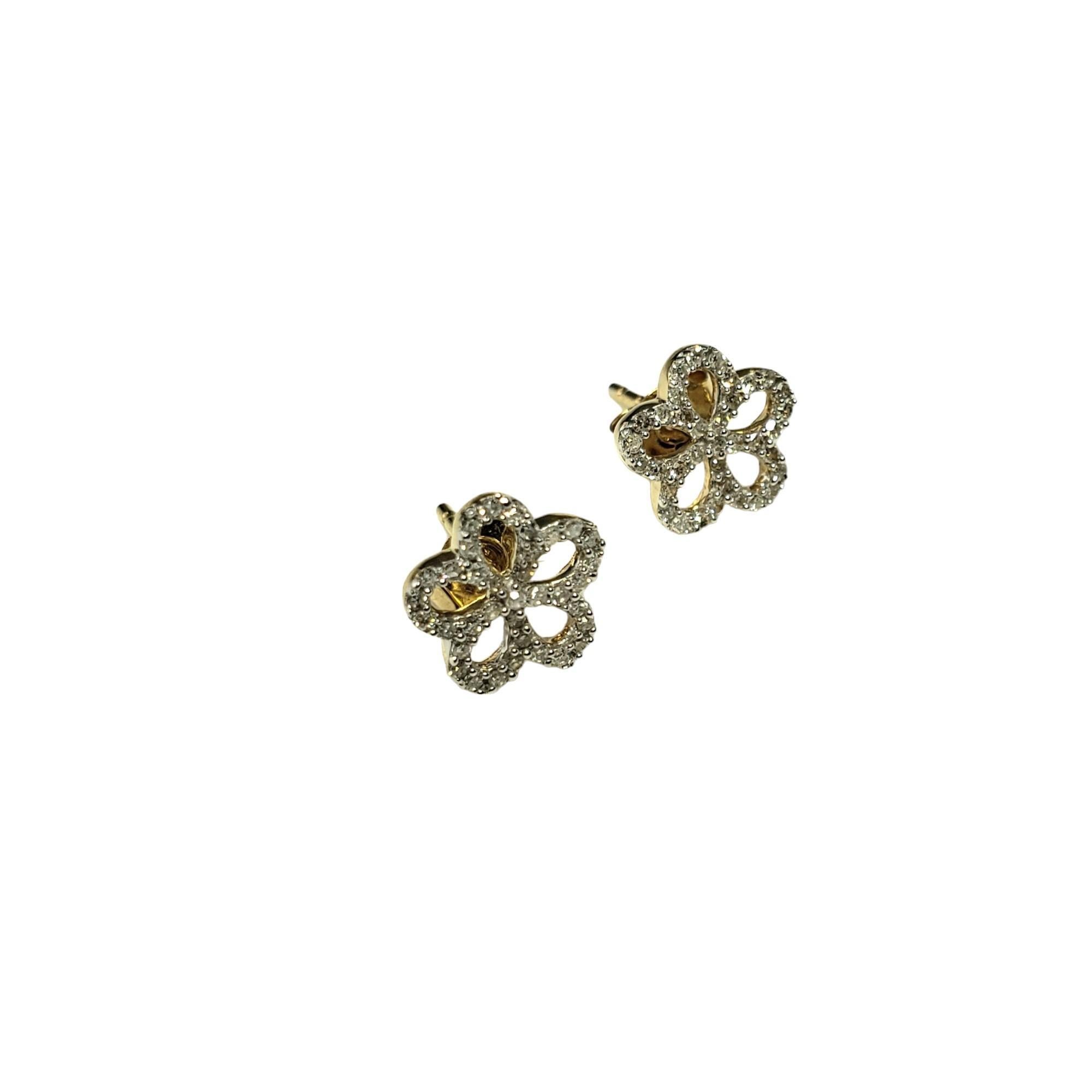 Contemporain Boucles d'oreilles Petite fleur en or jaune 14 carats et diamants #23564 en vente