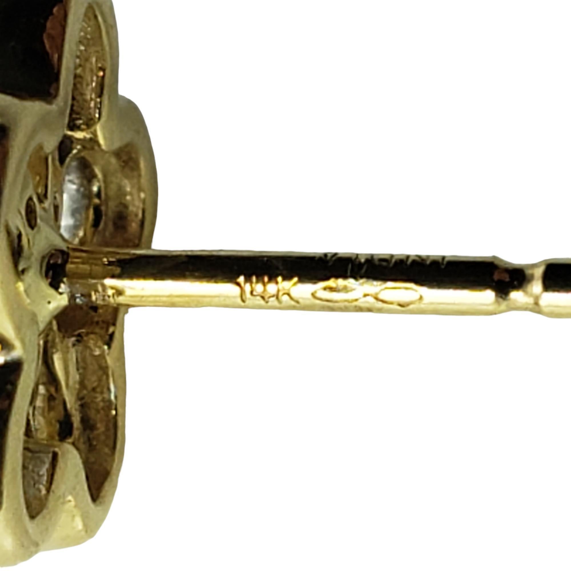 Boucles d'oreilles Petite fleur en or jaune 14 carats et diamants #23564 Pour femmes en vente