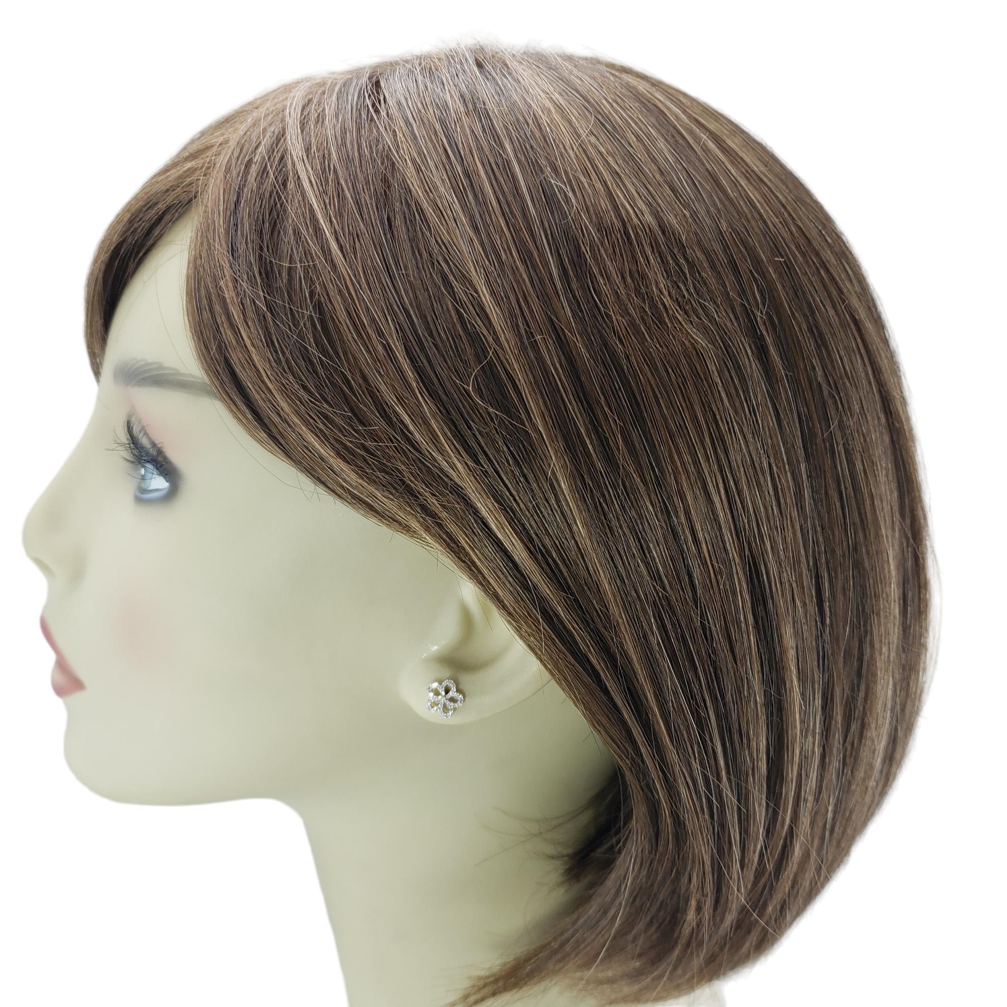 Boucles d'oreilles Petite fleur en or jaune 14 carats et diamants #23564 en vente 1