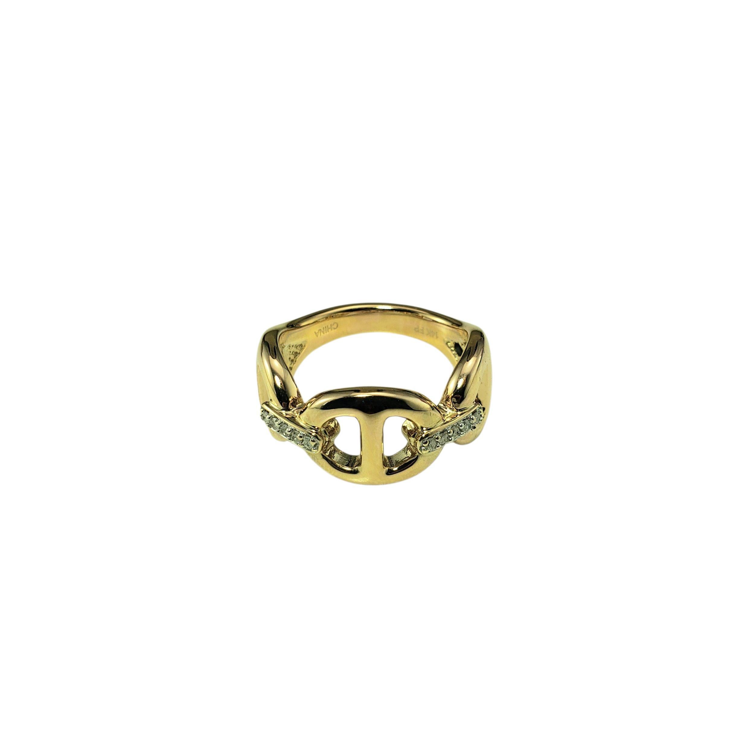 Bague en or jaune 14 carats et diamants Taille 6

Ajoutez une élégance intemporelle à votre collection avec cette superbe bague en or jaune 14 carats présentant un design unique de maillon de chaîne accentué par 10 diamants ronds de taille unique.