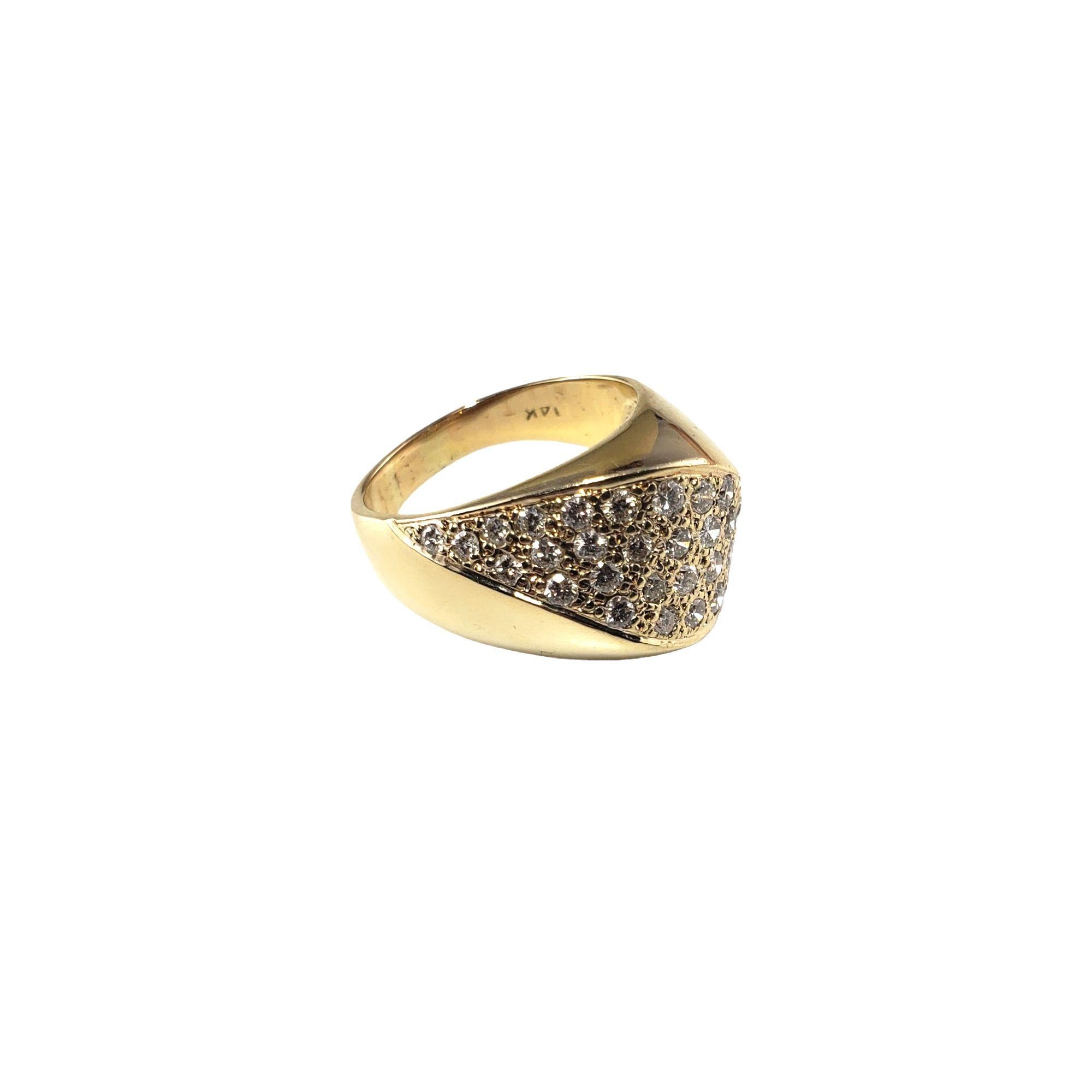 14 Karat Yellow Gold and Diamond Ring In Good Condition For Sale In Washington Depot, CT