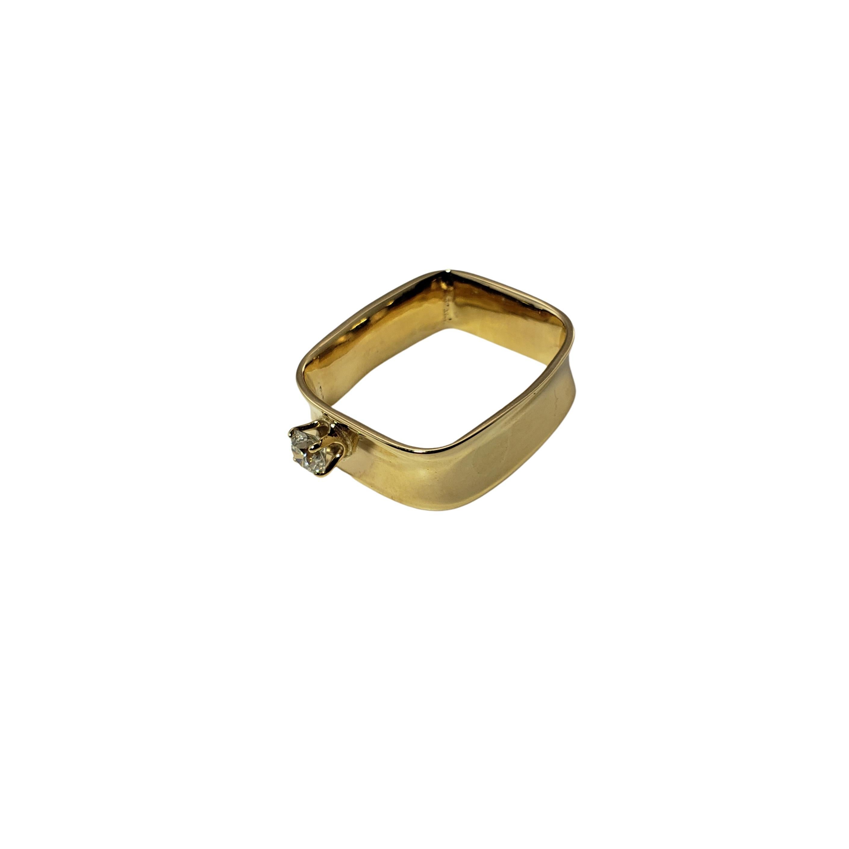 14 Karat Yellow Gold and Diamond Square Ring In Good Condition For Sale In Washington Depot, CT