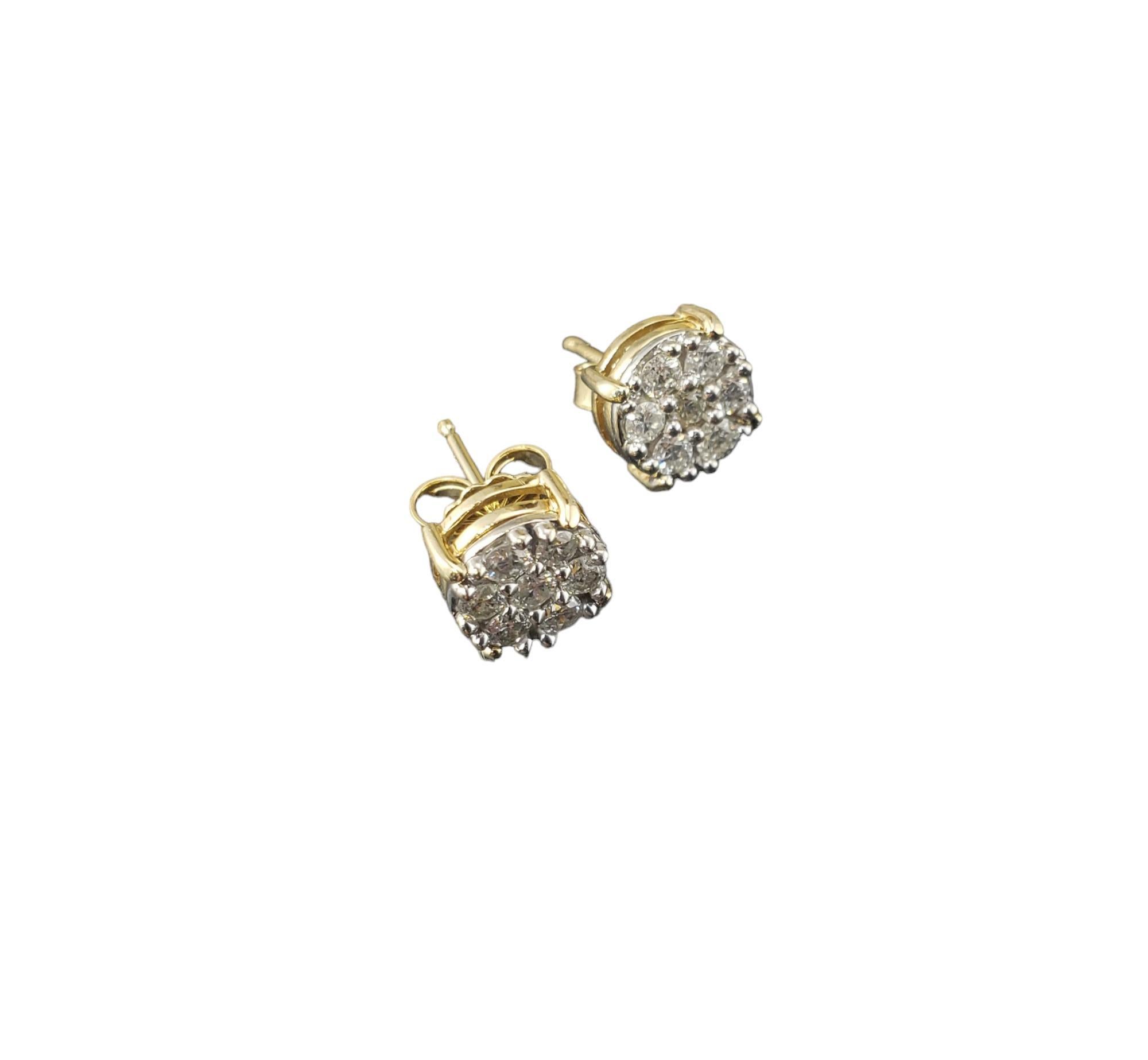 Clous d'oreilles en or jaune 14 carats et diamants #17578 Bon état - En vente à Washington Depot, CT