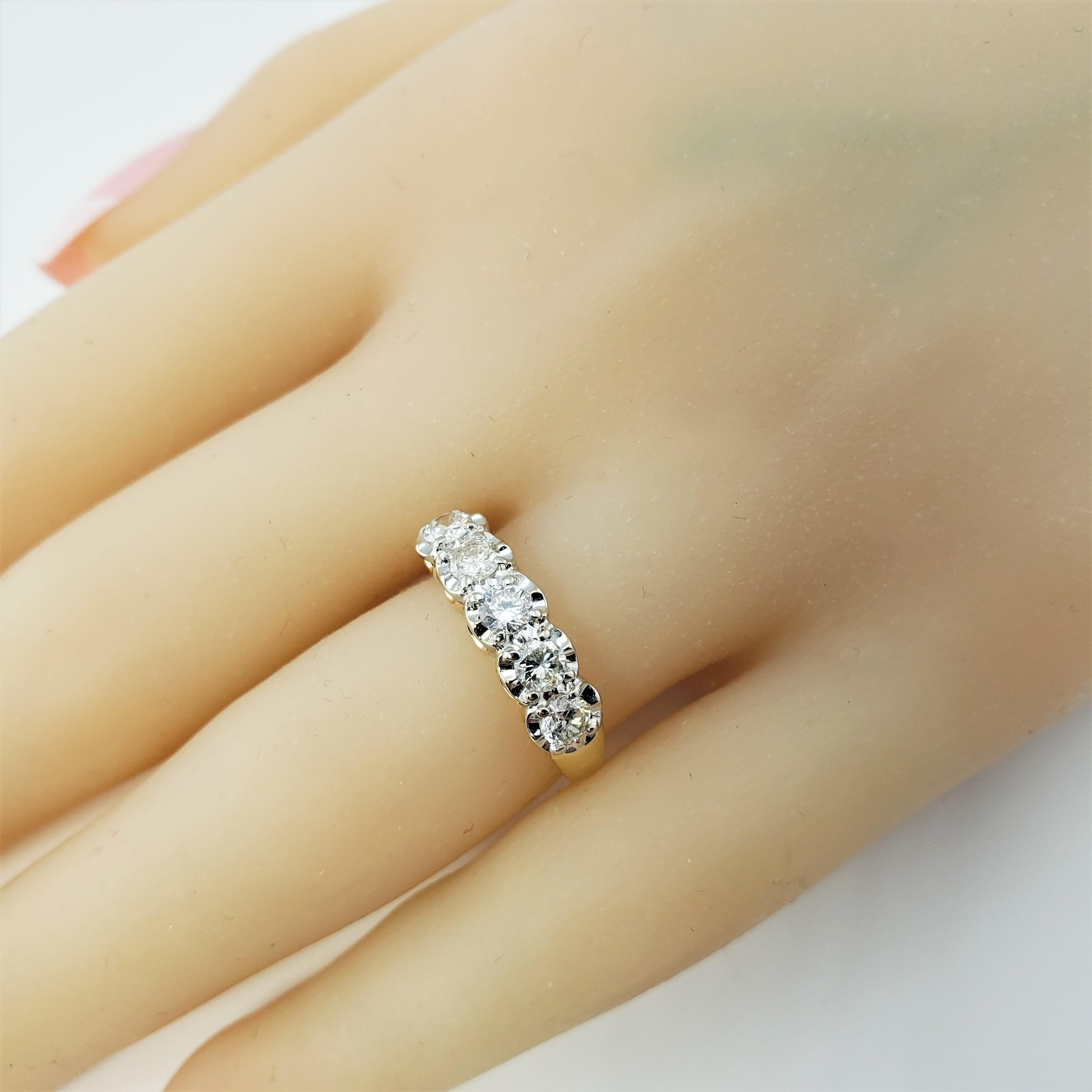 Anneau d'anniversaire de mariage en or jaune 14 carats et diamants taille 6,5 n° 19954 en vente 2