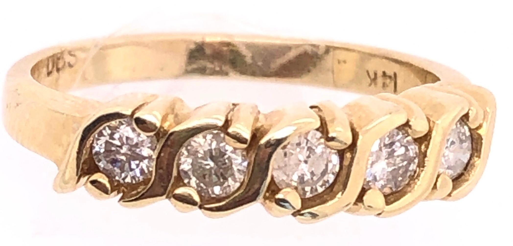 14 Karat Yellow Gold and Diamond Wedding Band Bridal / Anniversary Ring For Sale 1