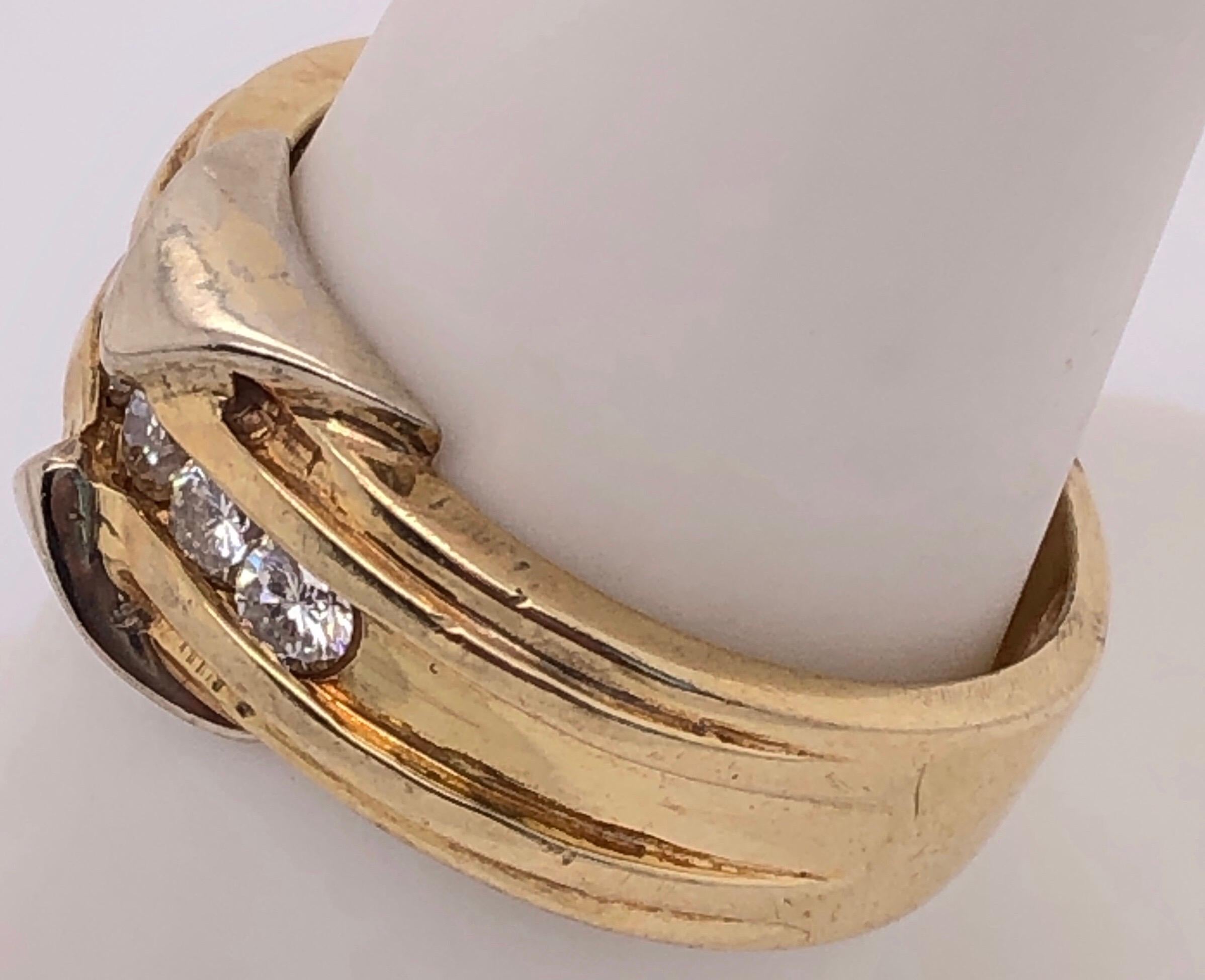 14 Karat Yellow Gold and Diamond Wedding Band Bridal Ring Contemporary In Good Condition For Sale In Stamford, CT