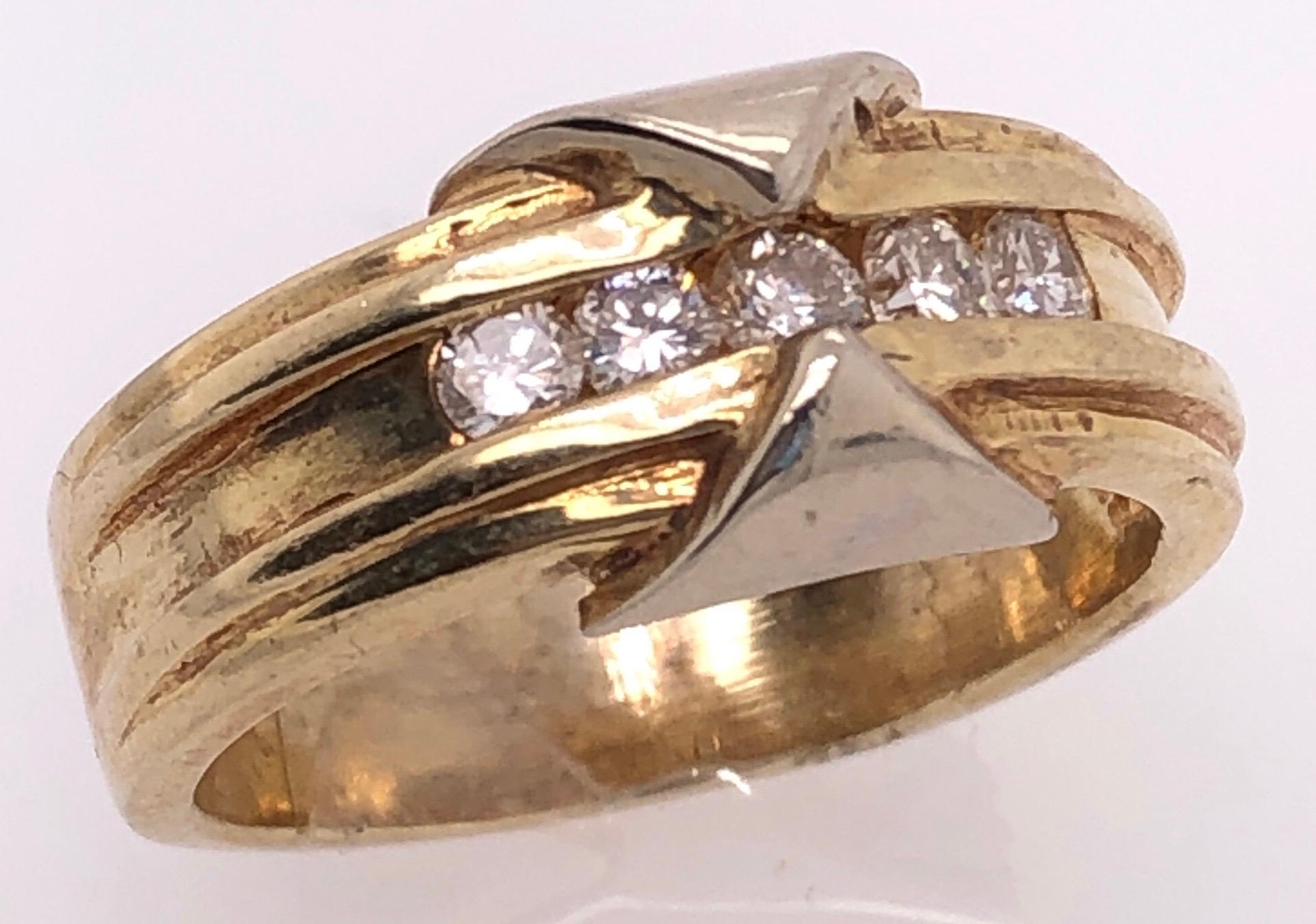14 Karat Yellow Gold and Diamond Wedding Band Bridal Ring Contemporary For Sale 1