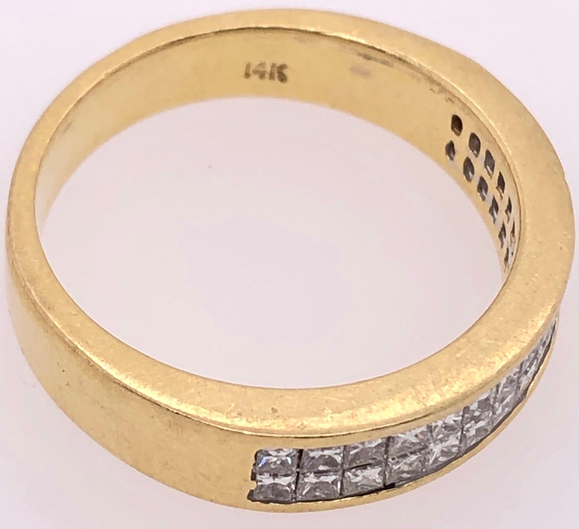 14 Karat Yellow Gold and Double Row Cushion Cut Diamond Wedding Band Ring In Good Condition For Sale In Stamford, CT