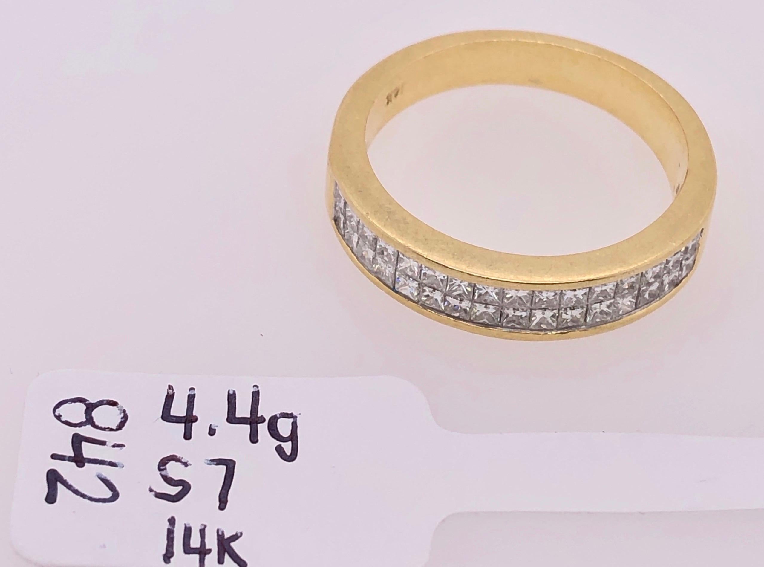 Women's or Men's 14 Karat Yellow Gold and Double Row Cushion Cut Diamond Wedding Band Ring For Sale