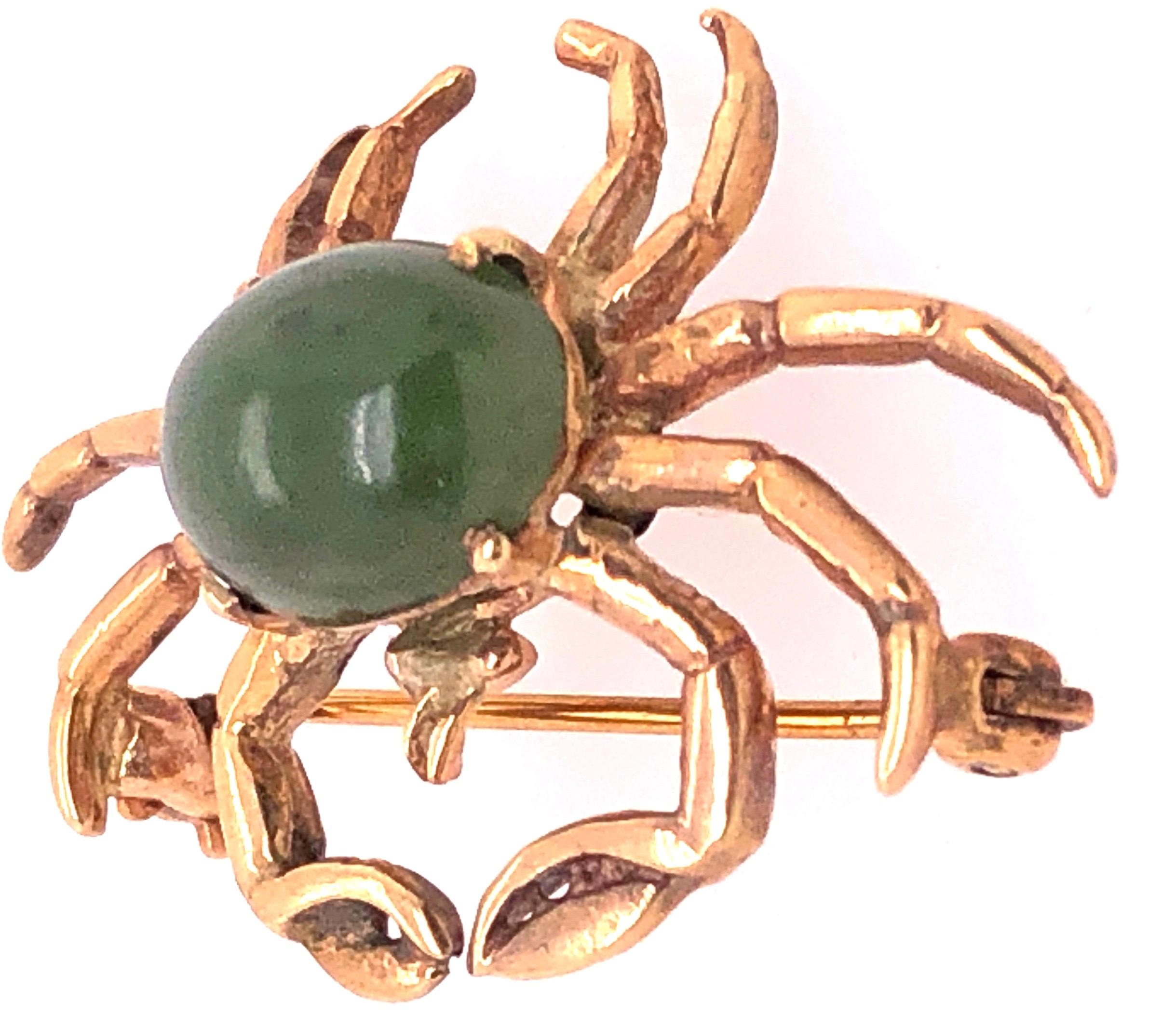 Round Cut 14 Karat Yellow Gold and Emerald Cabochon Crab Brooch / Pin For Sale