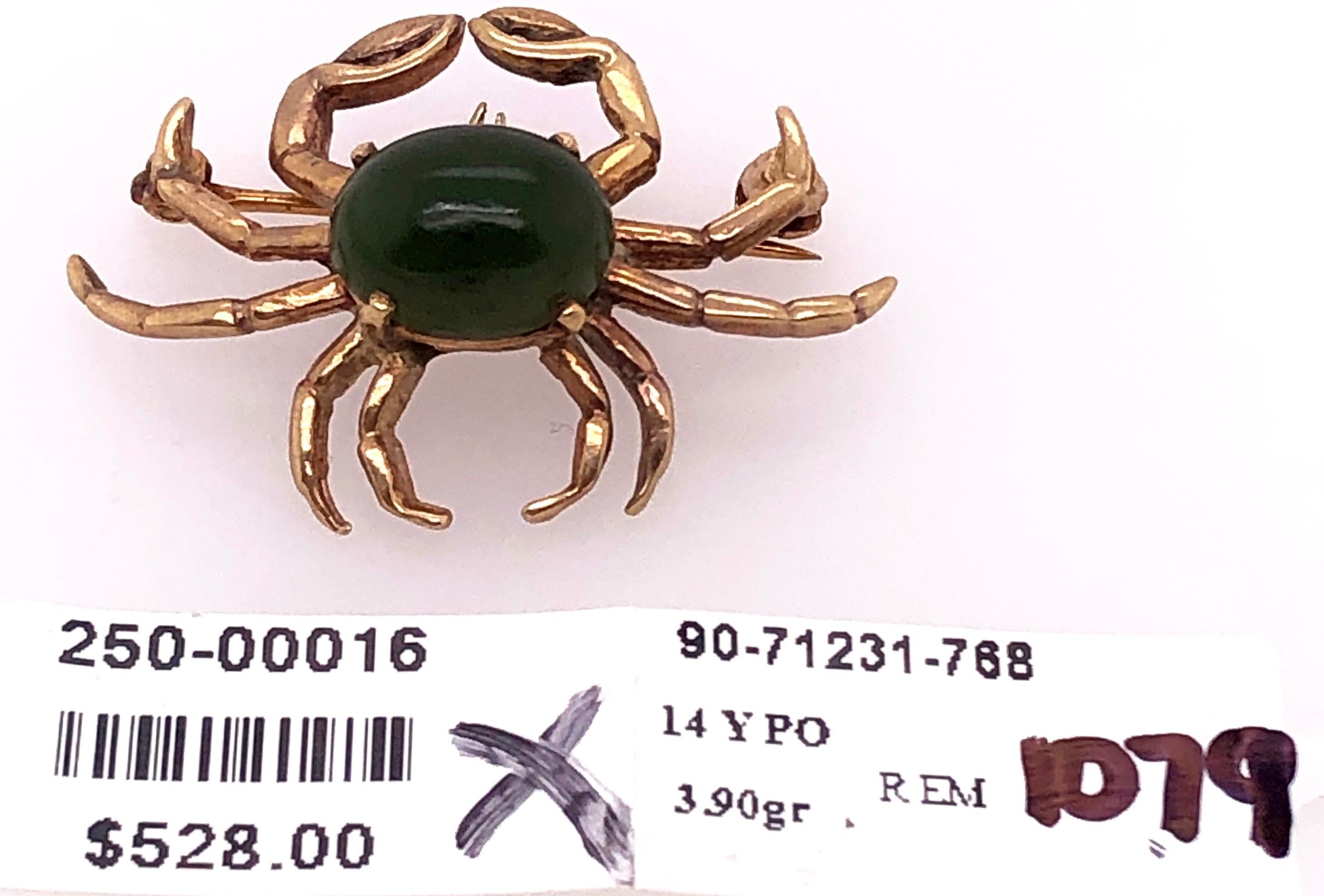 14 Karat Yellow Gold and Emerald Cabochon Crab Brooch / Pin For Sale 1