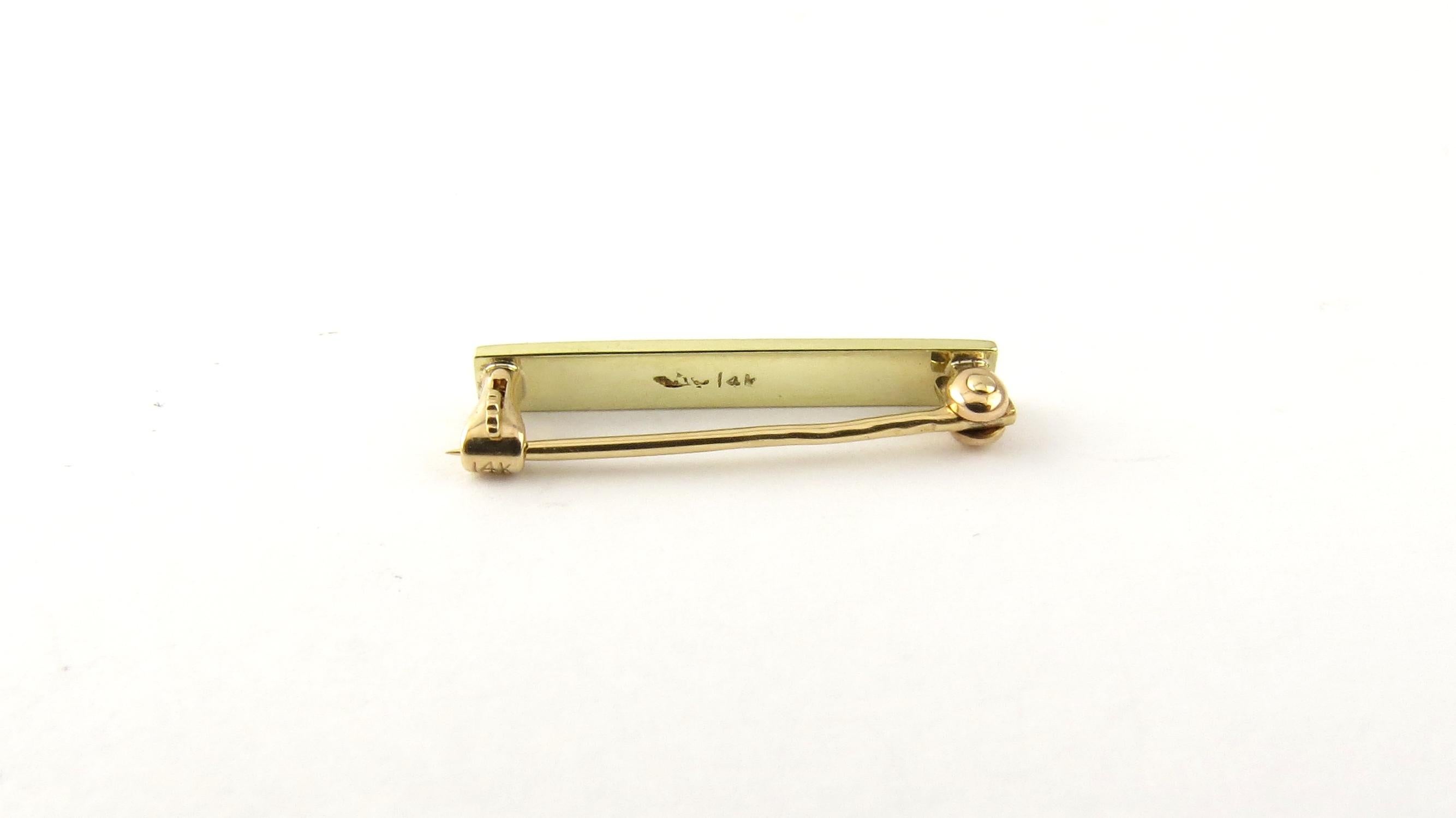 Vintage 14 Karat Yellow Gold and Enamel Baby Pin.

This dainty pin features a lovely pink enamel design meticulously detailed in 14K yellow gold.

Size: 20 mm x 3 mm

Weight: 0.5 dwt. / 0.7 gr.

Stamped: 14K

Very good condition, professionally
