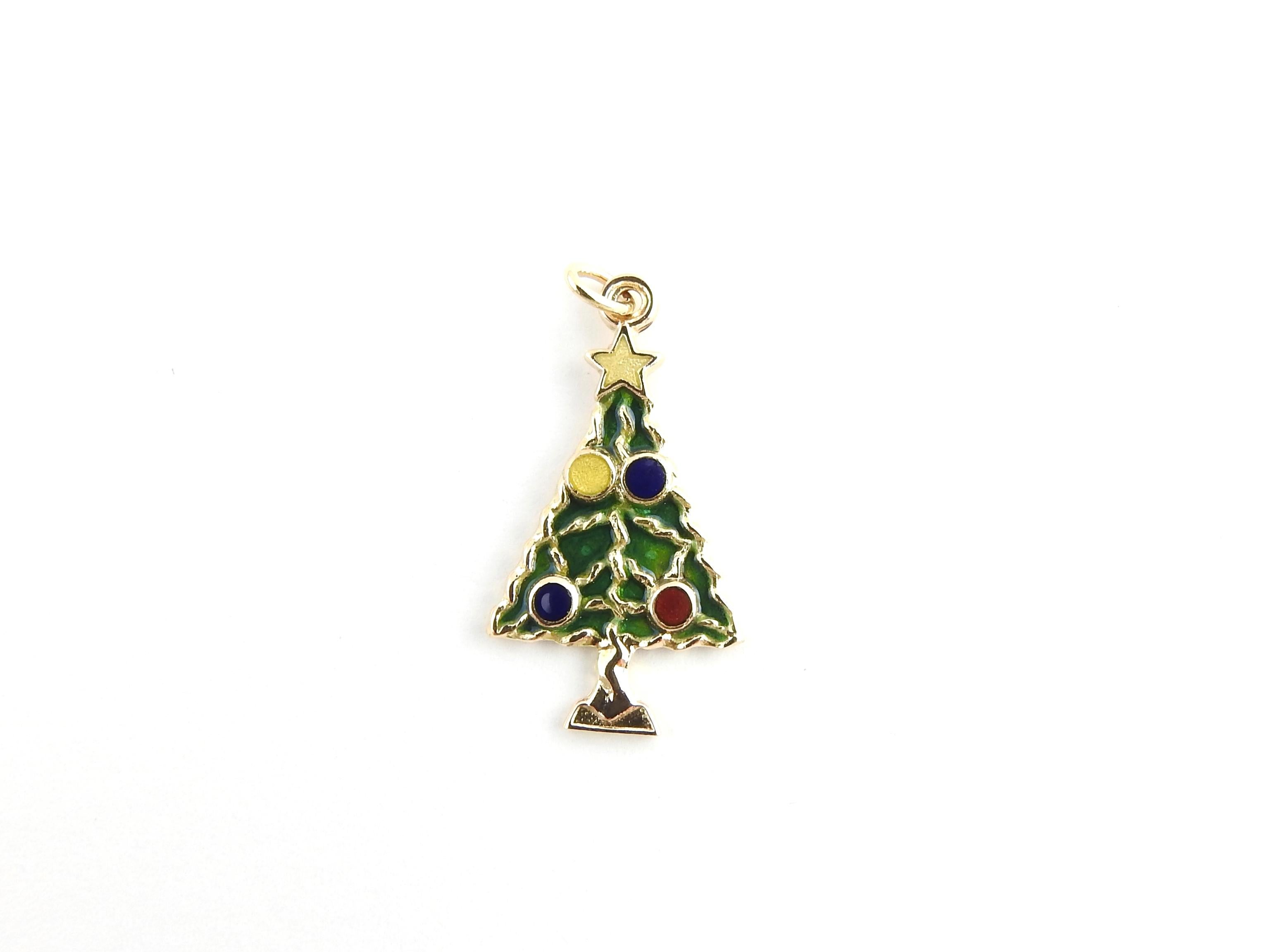 Vintage 14 Karat Yellow Gold and Enamel Christmas Tree Charm

'Tis the season!

This lovely 14K yellow gold charm features a beautifully crafted Christmas tree decorated with colorful enamel.

Size: 25 mm x 14 mm (actual charm)

Weight: 1.4 dwt.