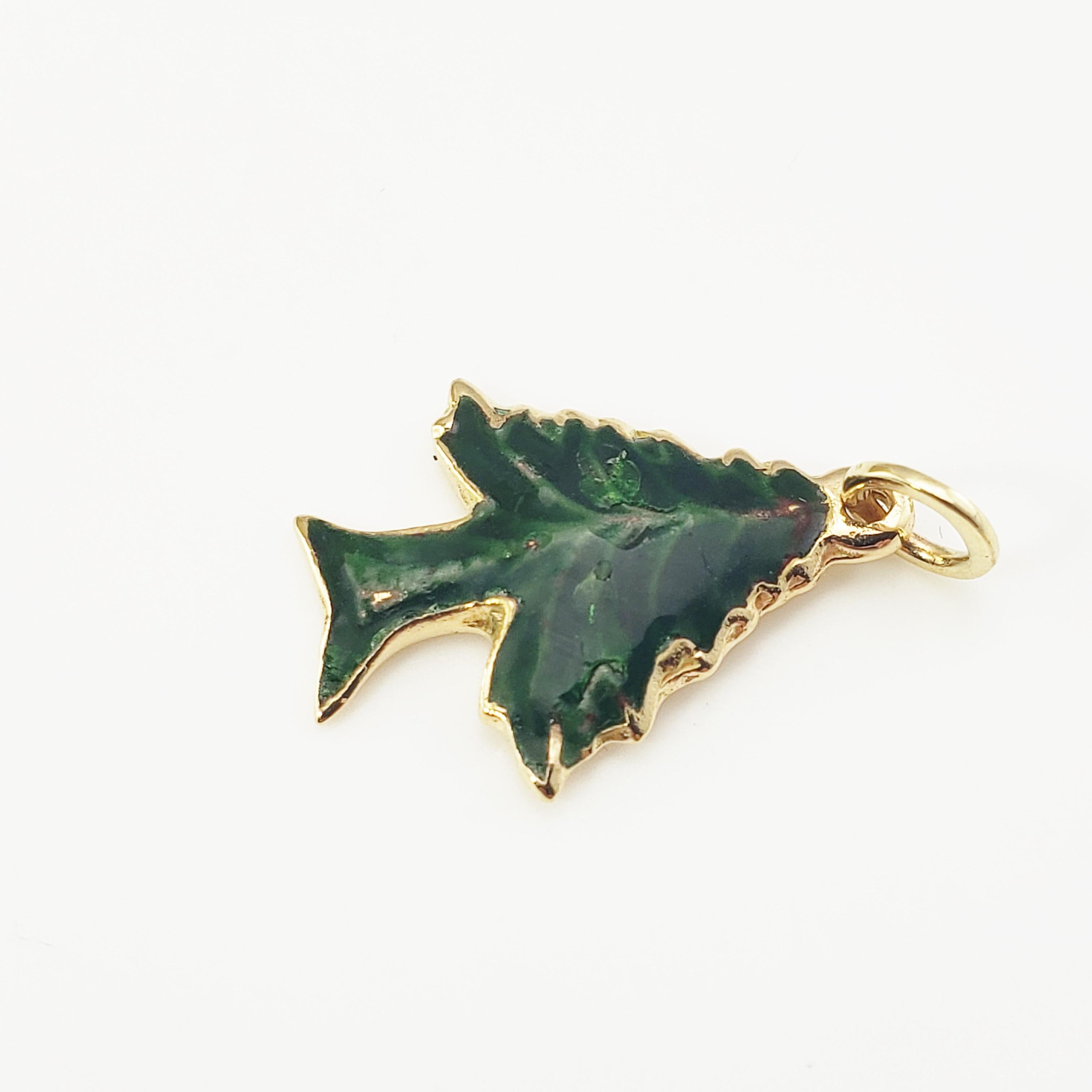 14 Karat Yellow Gold and Enamel Christmas Tree Charm-

'Tis the season!

This lovely charm features a miniature holiday tree accented with green enamel.

Size:  16 mm x  13 mm (actual charm)

Weight:  0.6 dwt. /  1.1 gr.

Stamped: 14K

*Chain not