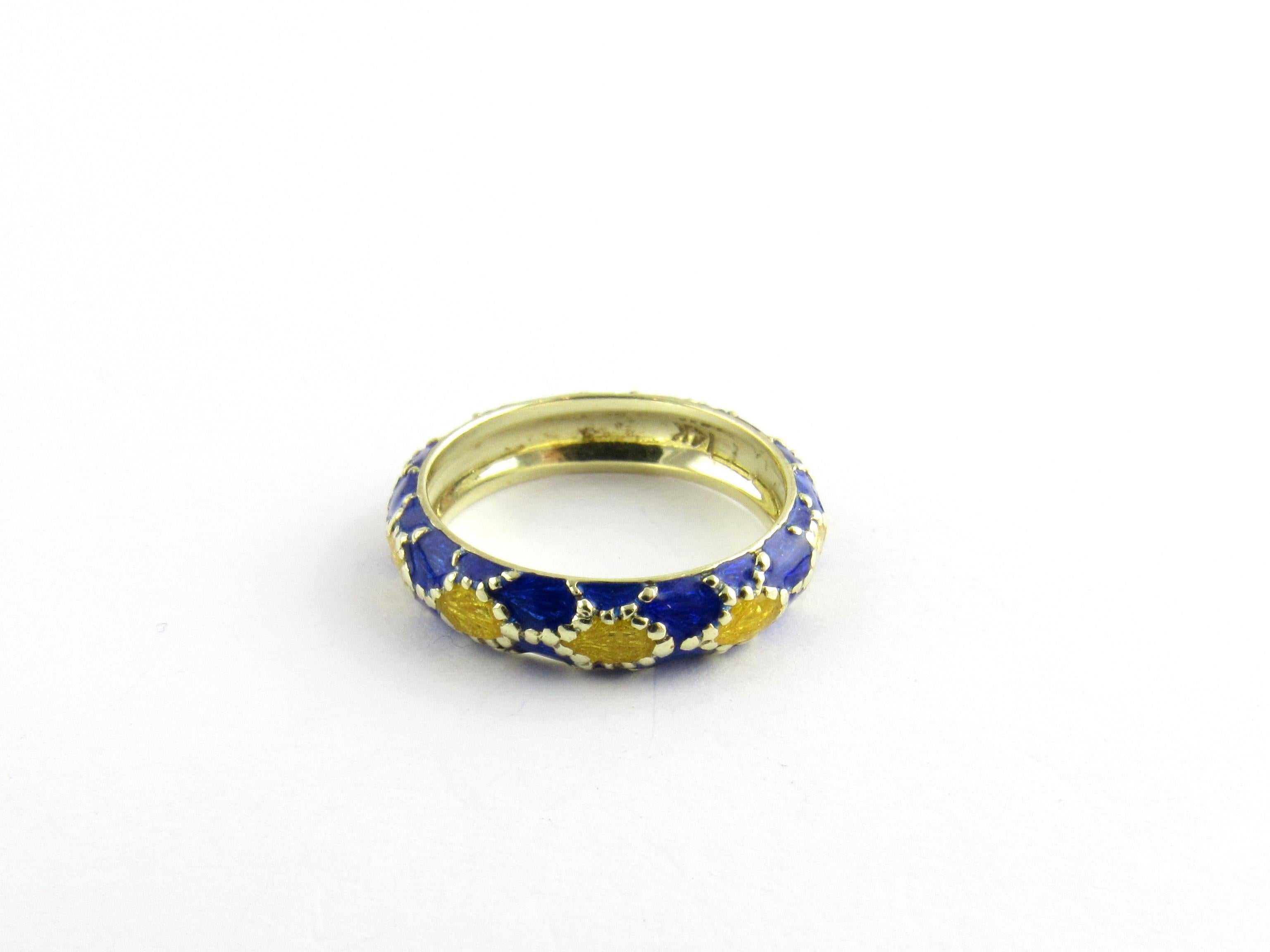 Vintage 14 Karat Yellow Gold and Enamel Ring Size 5

This lovely ring is accented with colorful blue and yellow enamel over classic 14K yellow gold. Width: 4 mm.

Ring Size: 5

Weight: 2.1 dwt. / 3.4 gr.

Stamped: 14K

Hallmark: MARTIN

Very good