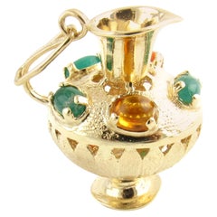 Breloque carafe pichet en or jaune 14 carats et pierres précieuses