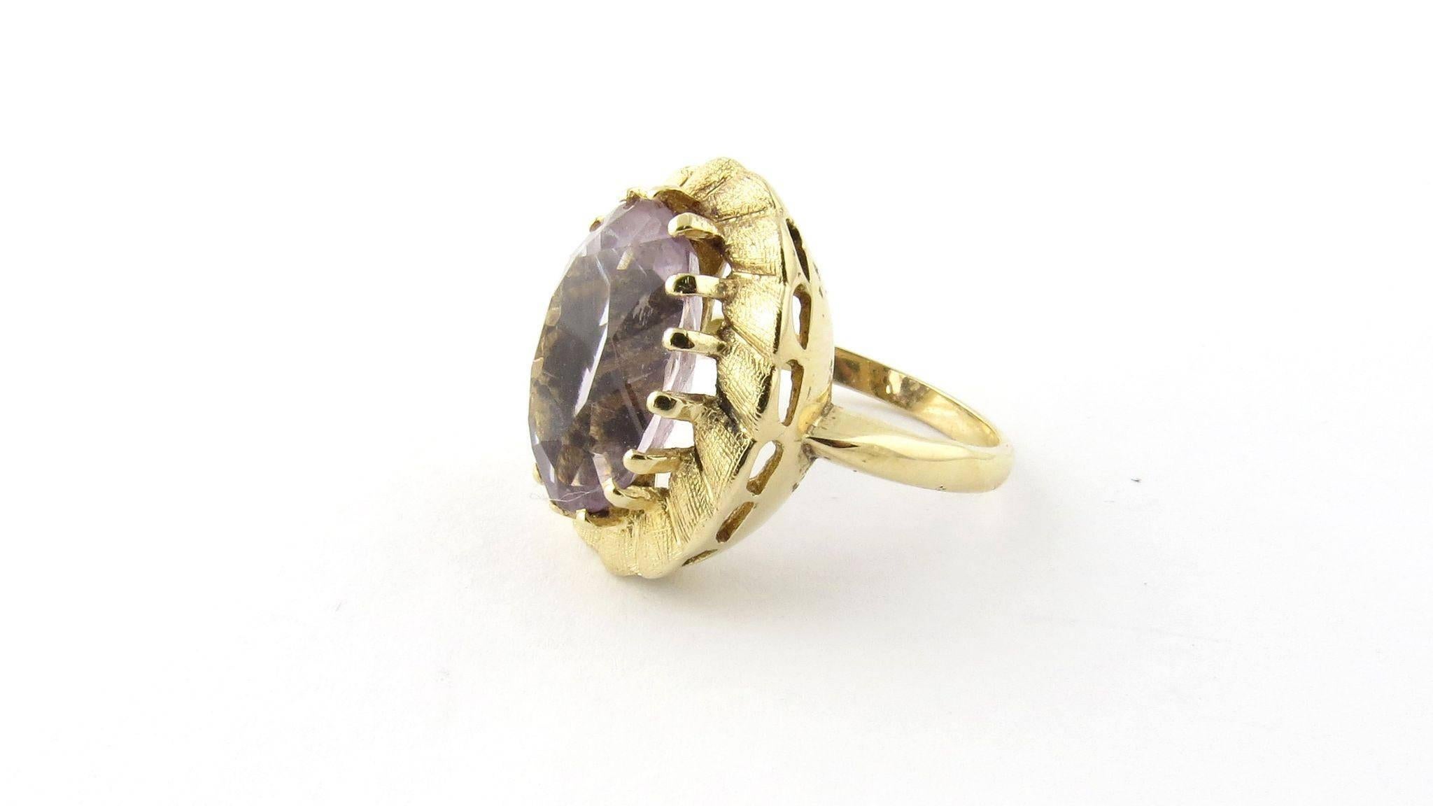 14 Karat Yellow Gold and Genuine Amethyst Ring In Good Condition In Washington Depot, CT
