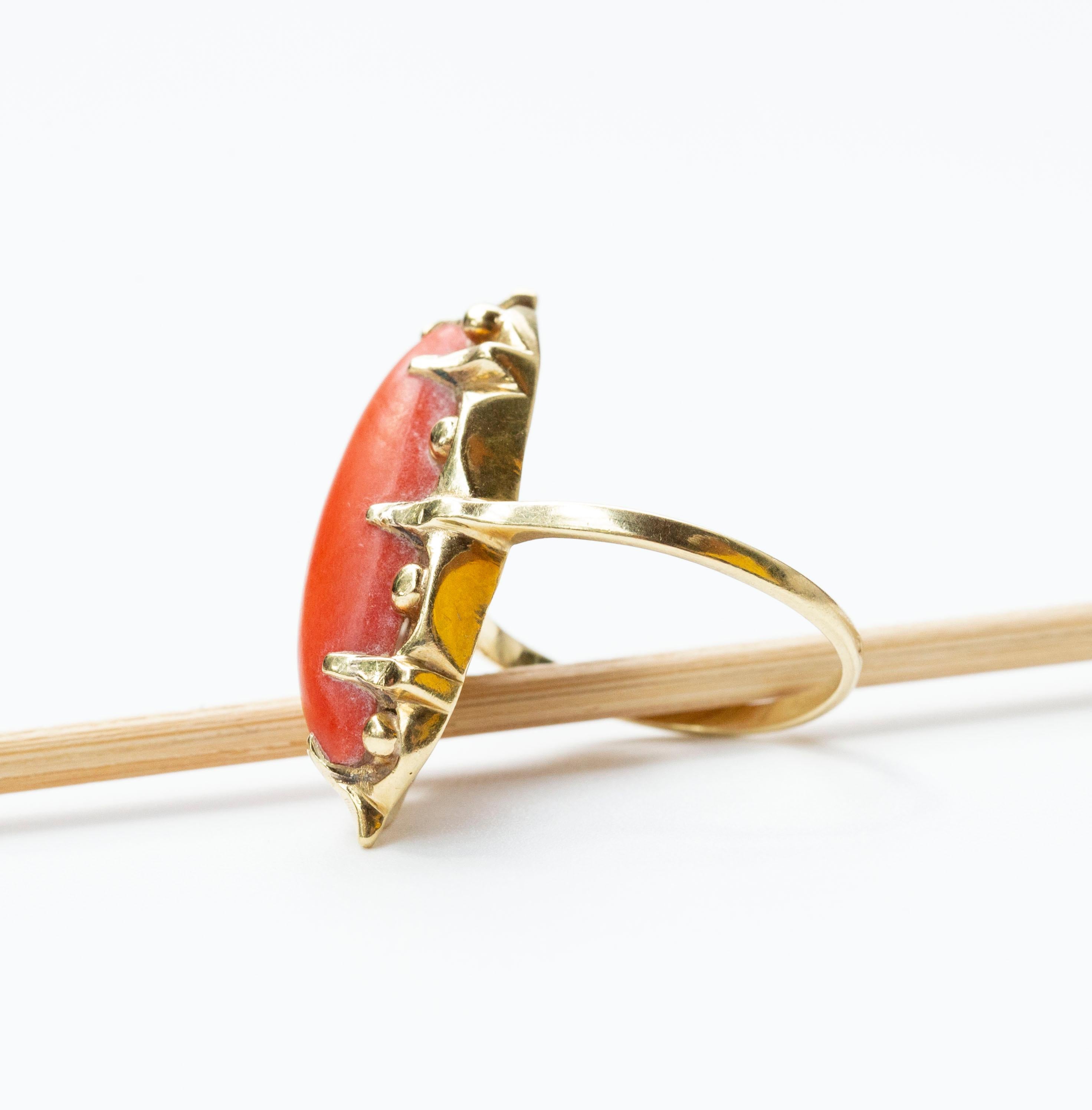 14 Karat Yellow Gold and Genuine Red Coral Ring 1970s In Good Condition For Sale In Arnhem, NL
