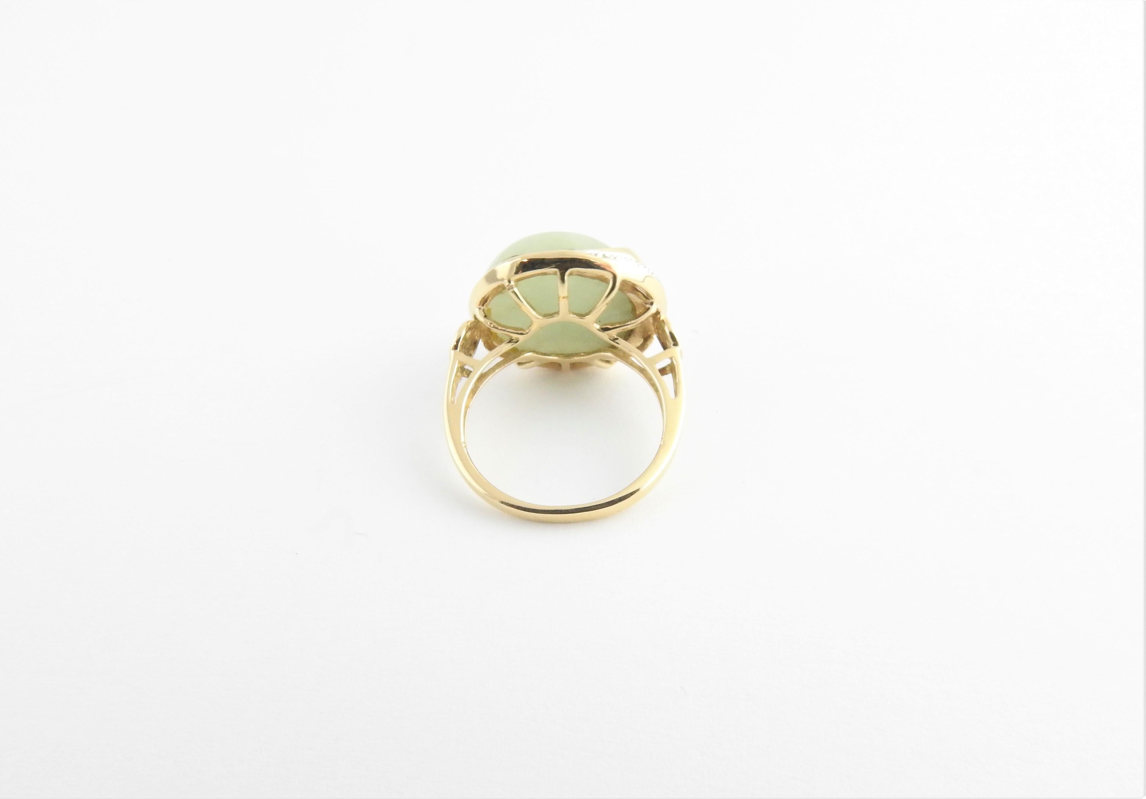 Vintage 14 Karat Yellow Gold and Jade Man in the Moon Ring Size 6

This lovely ring man in the moon ring features on round jade stone (15 mm) set in beautifully detailed 14K yellow gold. Accented with one round single cut diamond.

Shank: 2