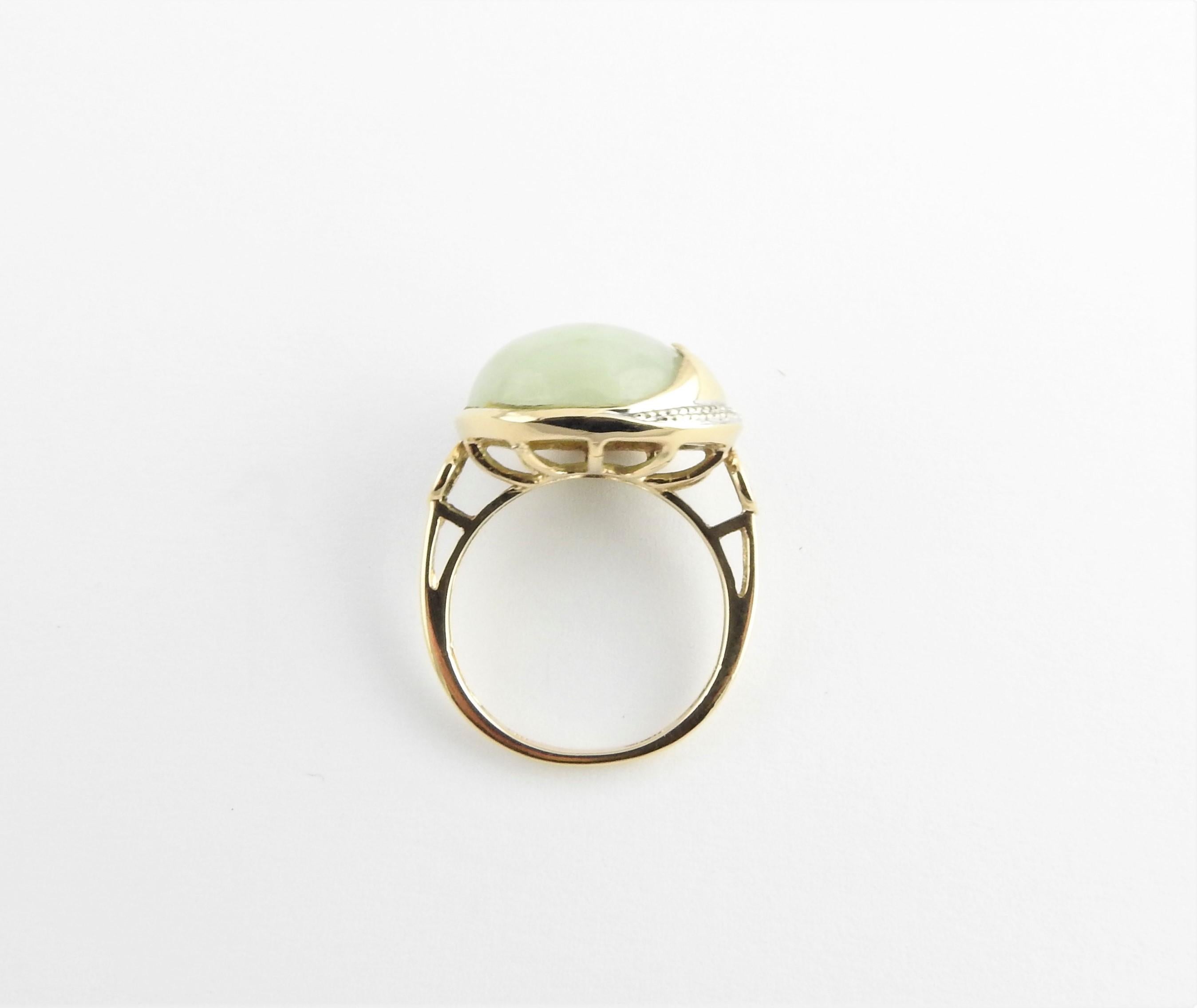 14 Karat Yellow Gold and Jade Man in the Moon Ring In Good Condition In Washington Depot, CT