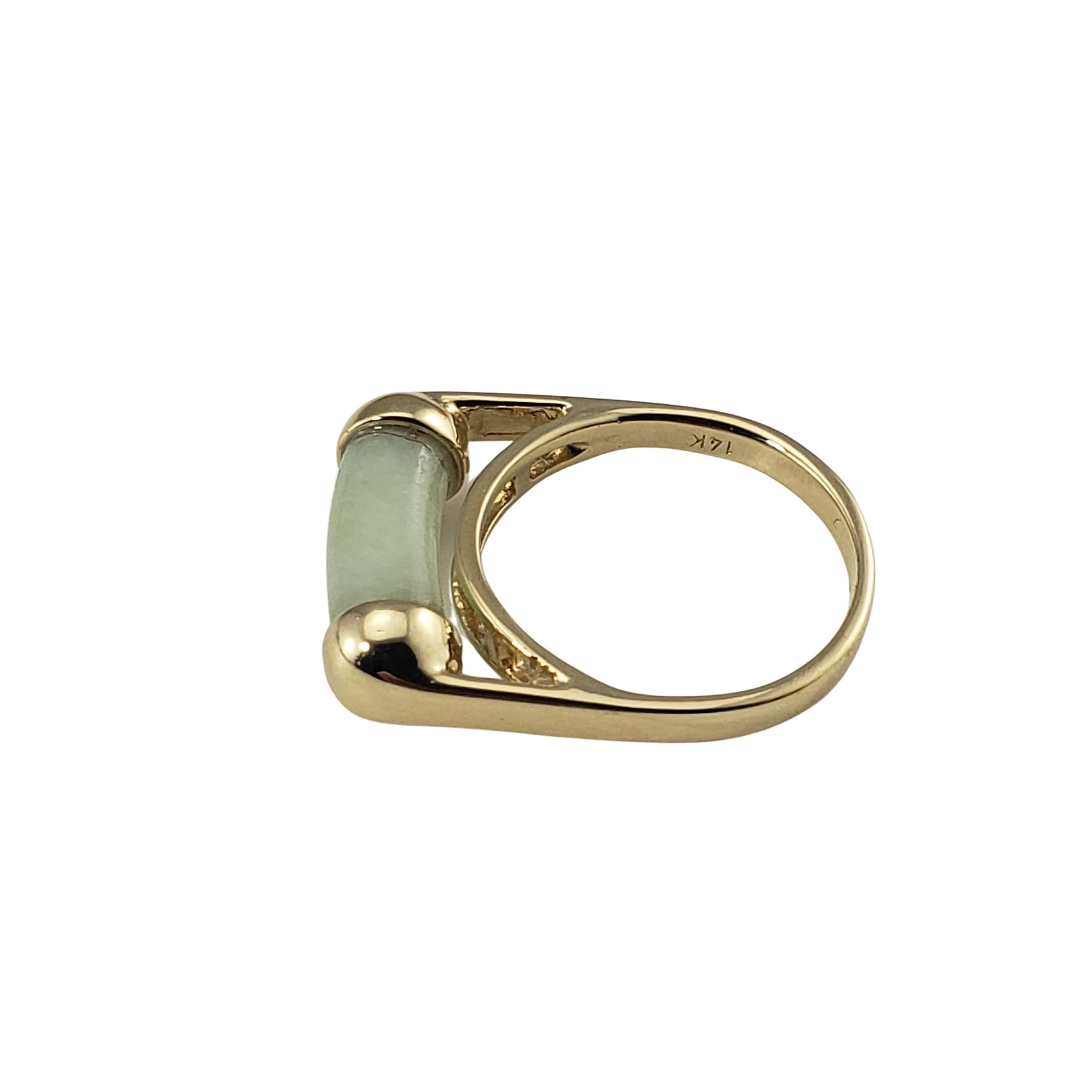 14 Karat Yellow Gold and Jade Ring In Good Condition In Washington Depot, CT