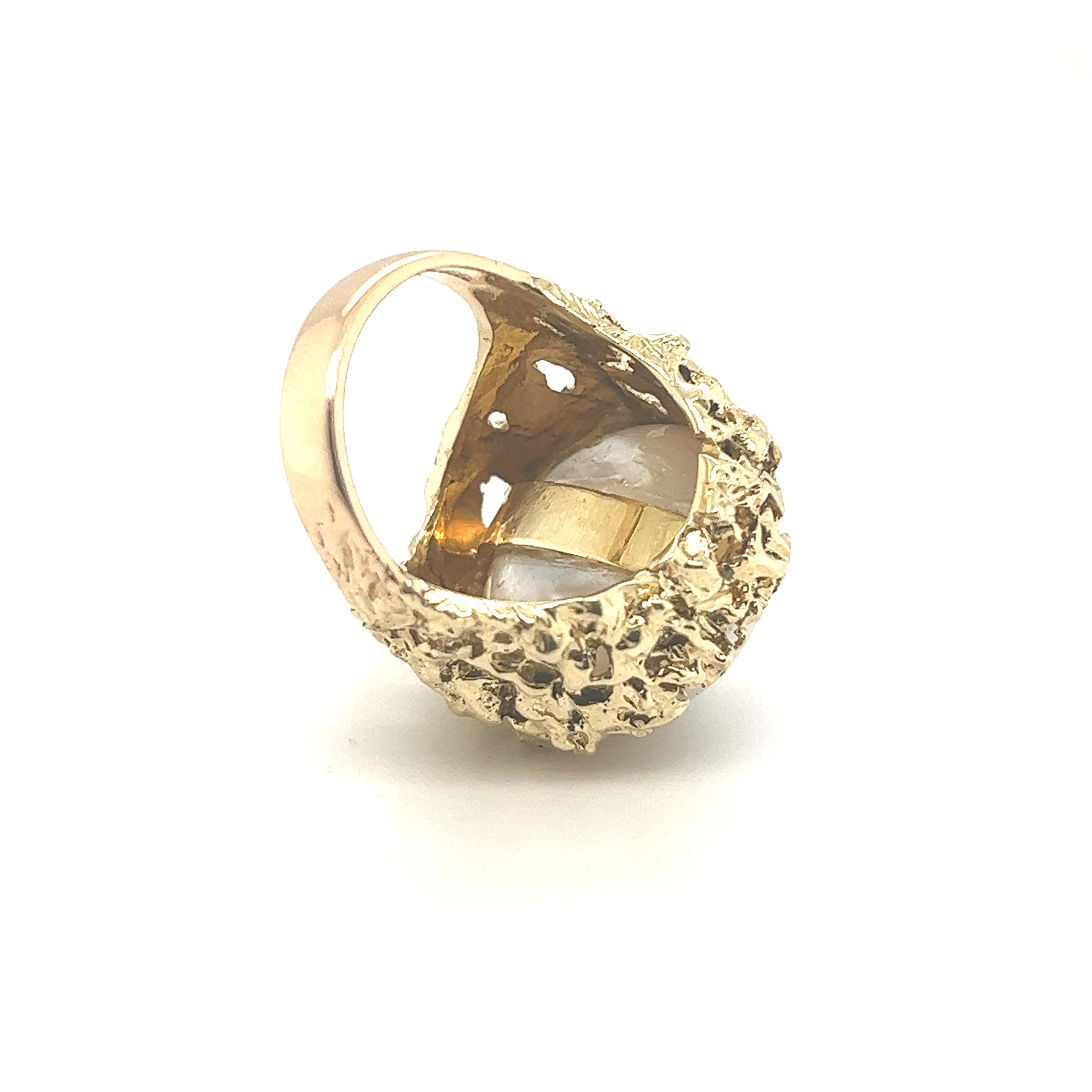Round Cut 14 Karat Yellow Gold and Mabe Pearl Cocktail Ring, 1970s For Sale