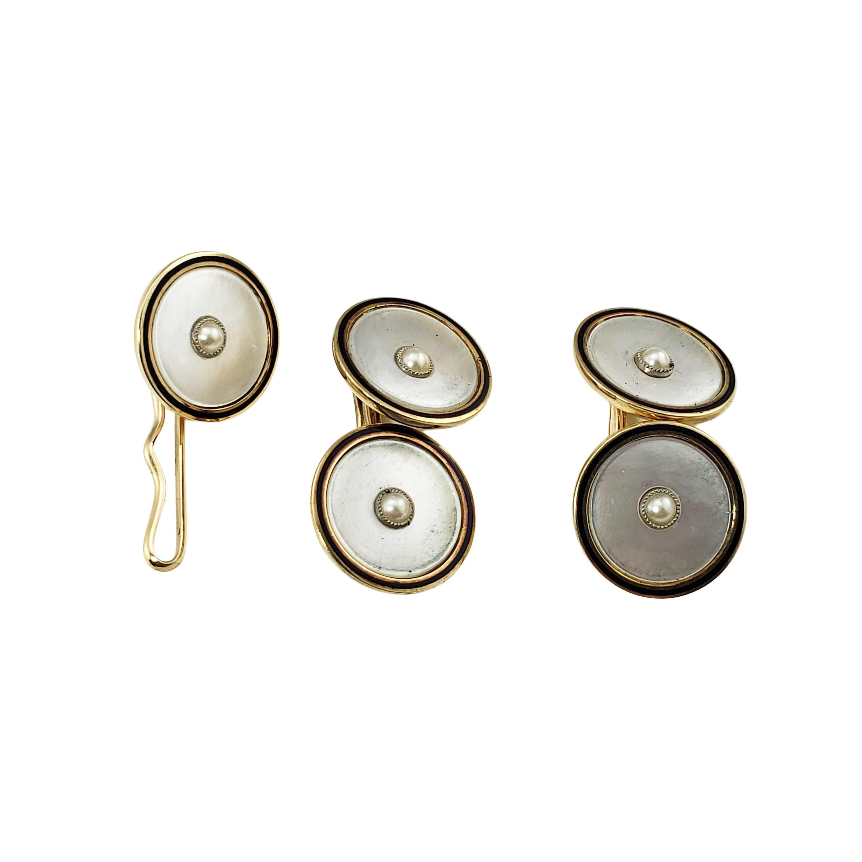Vintage 14 Karat Yellow Gold Mother of Pearl and Seed Pearl Cufflinks and Button-

These elegant cufflinks and button are crafted in beautifully detailed 14K yellow gold and mother of pearl and are each accented with one seed pearl.

Size: 14