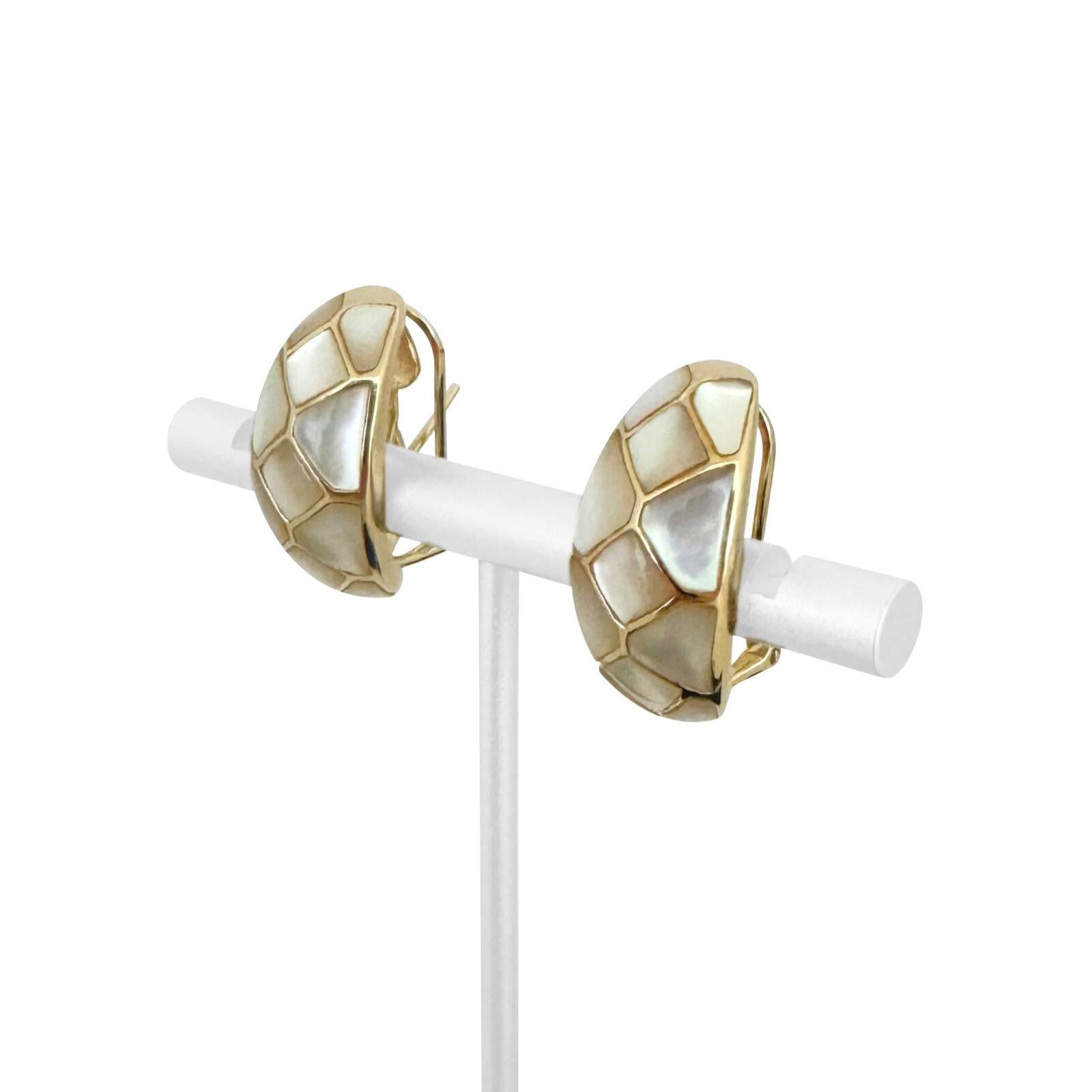 14k Gelbgold und Perlmutt Inlay Damen Ohrringe

Bedingung:  Ausgezeichneter Condit, professionell gereinigt und poliert
Metall:  14k Gold (markiert und professionell getestet)
Gewicht:  7.7g
Länge:  1 Zoll
Breite:  0,40 Zoll
Schließung:  Pfosten mit