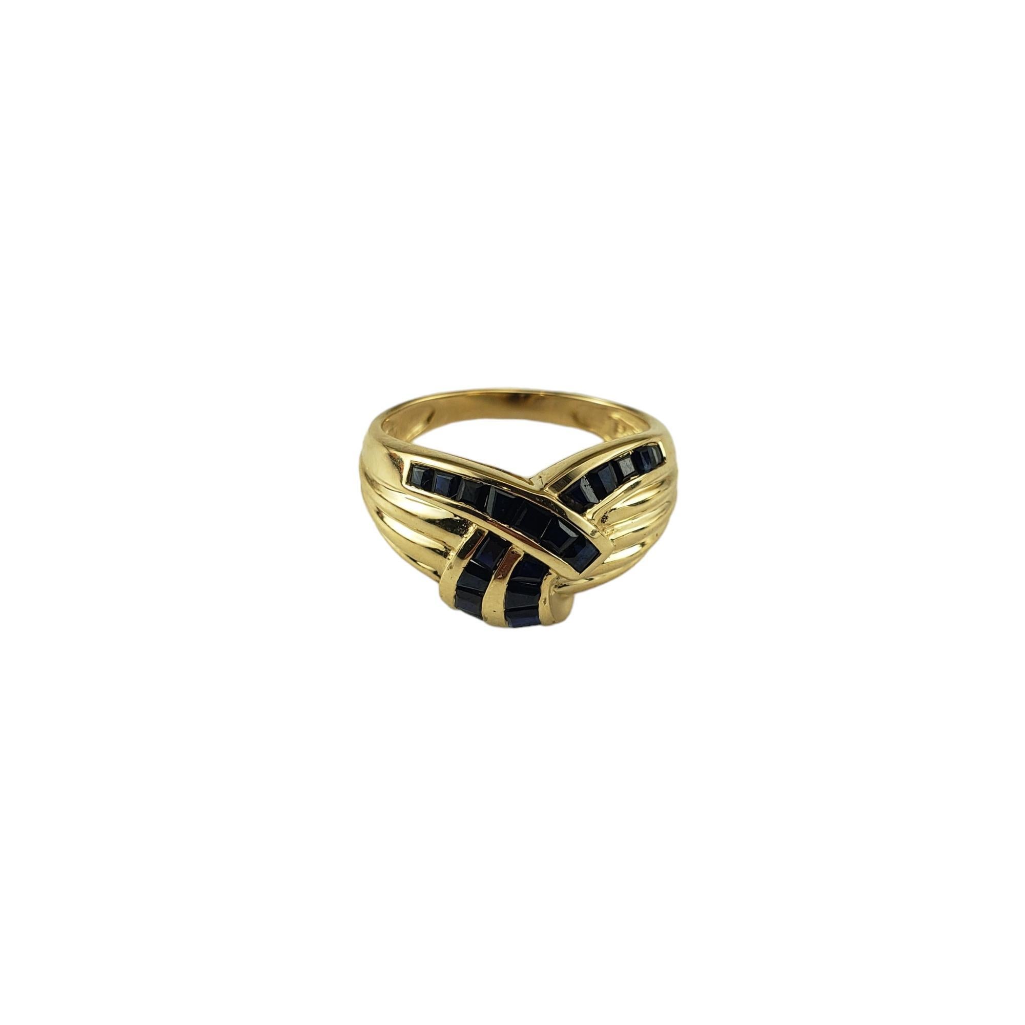 Vintage 14 Karat Gelbgold und Saphir Ring Größe 5,25

Dieser elegante Ring besteht aus 21 natürlichen blauen Saphiren im Baguetteschliff, die in wunderschön detailliertes 14-karätiges Gelbgold gefasst sind. 

Breite: 11 mm.  Schaft: 2