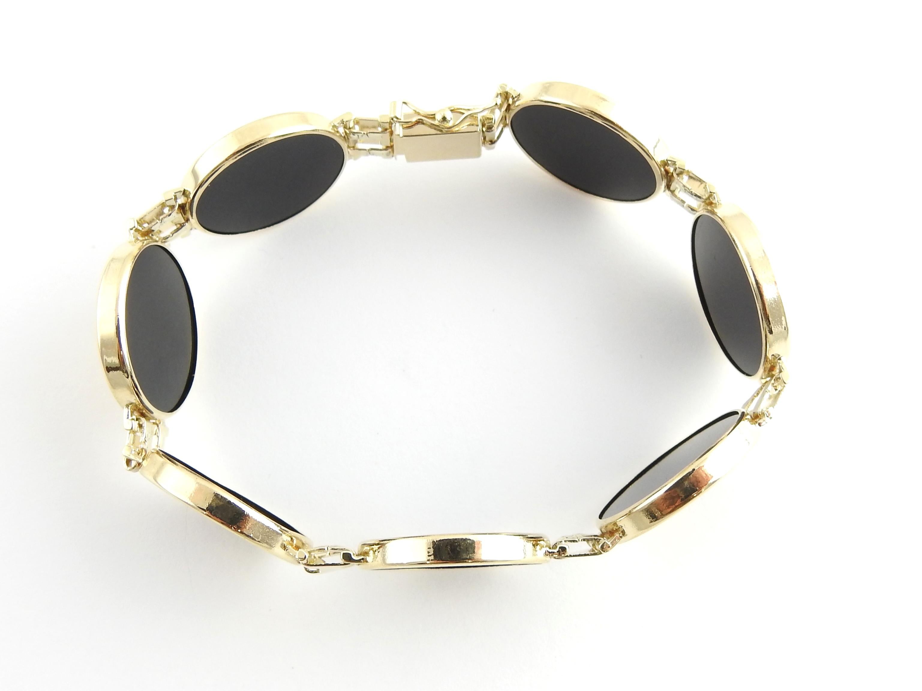 Vintage 14 Karat Yellow Gold and Onyx Panda Coin Bracelet

This lovely bracelet features seven panda coins crafted in beautifully detailed 14K yellow gold and onyx. Width: 19 mm.

Size: 7 inches

Weight: 9.0 dwt. / 29.6 gr.

Stamped: 14K

Very good