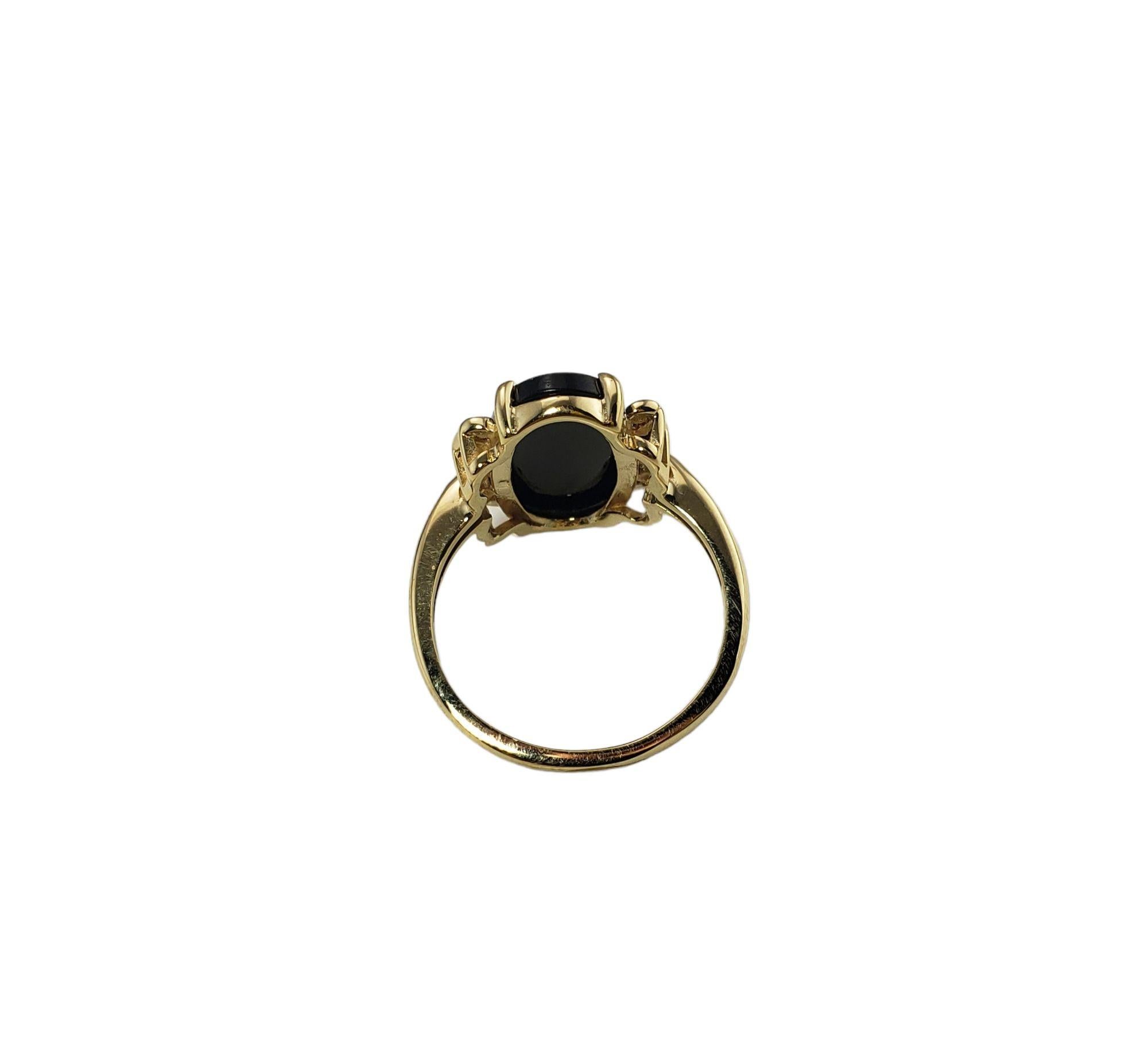 Vintage 14 Karat Yellow Gold and Onyx Ring Size 6.25-

This elegant ring features one oval onyx stone (18 mm x 9 mm) set in classic 14K yellow gold. Shank: 1.5 mm.

Ring Size: 6.25

Weight: 2.6 dwt. / 4.1 gr.

Stamped: 14K

Very good condition,