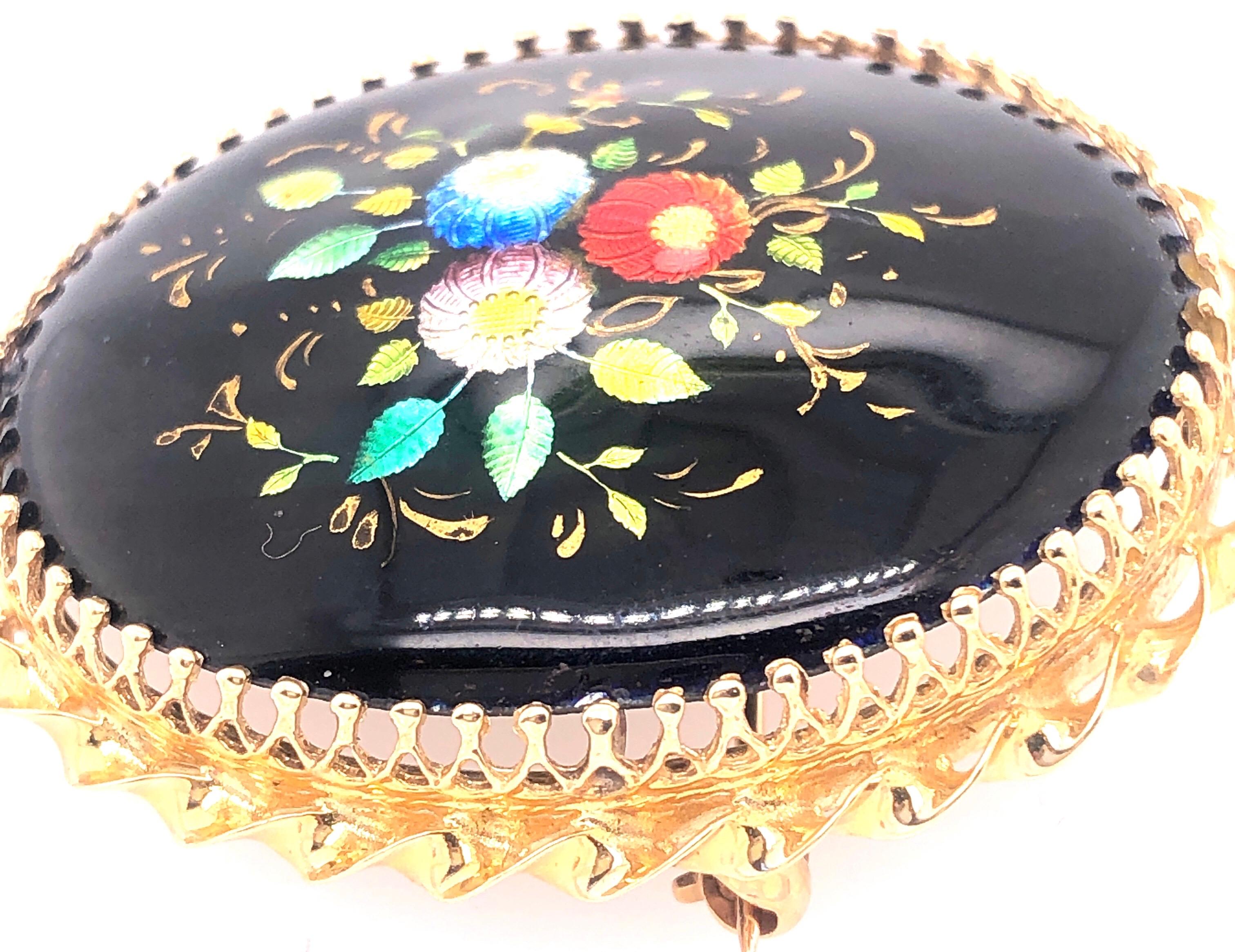 14 Karat Yellow Gold and Oval Enamel Floral Design Brooch / Pendant France In Good Condition For Sale In Manhasset, NY