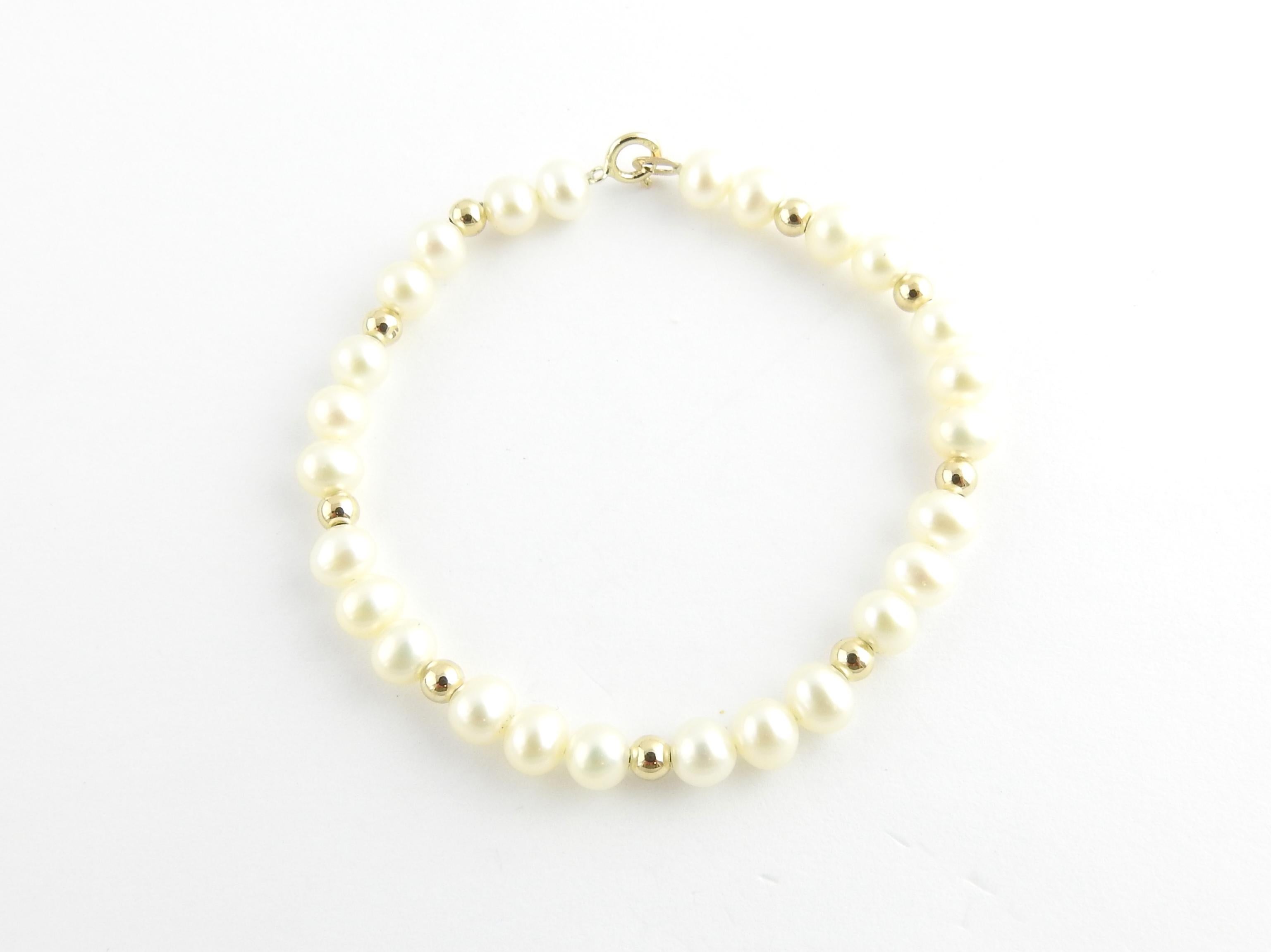 Vintage 14 Karat Yellow Gold and Pearl Bracelet

This lovely bracelet features 26 round pearls (5 mm each) and nine delicate 14K gold beads. Spring ring closure.

Size: 5.25 inches

Weight: 2.4 dwt. / 3.8 gr.

Stamped: 14K

Very good condition,