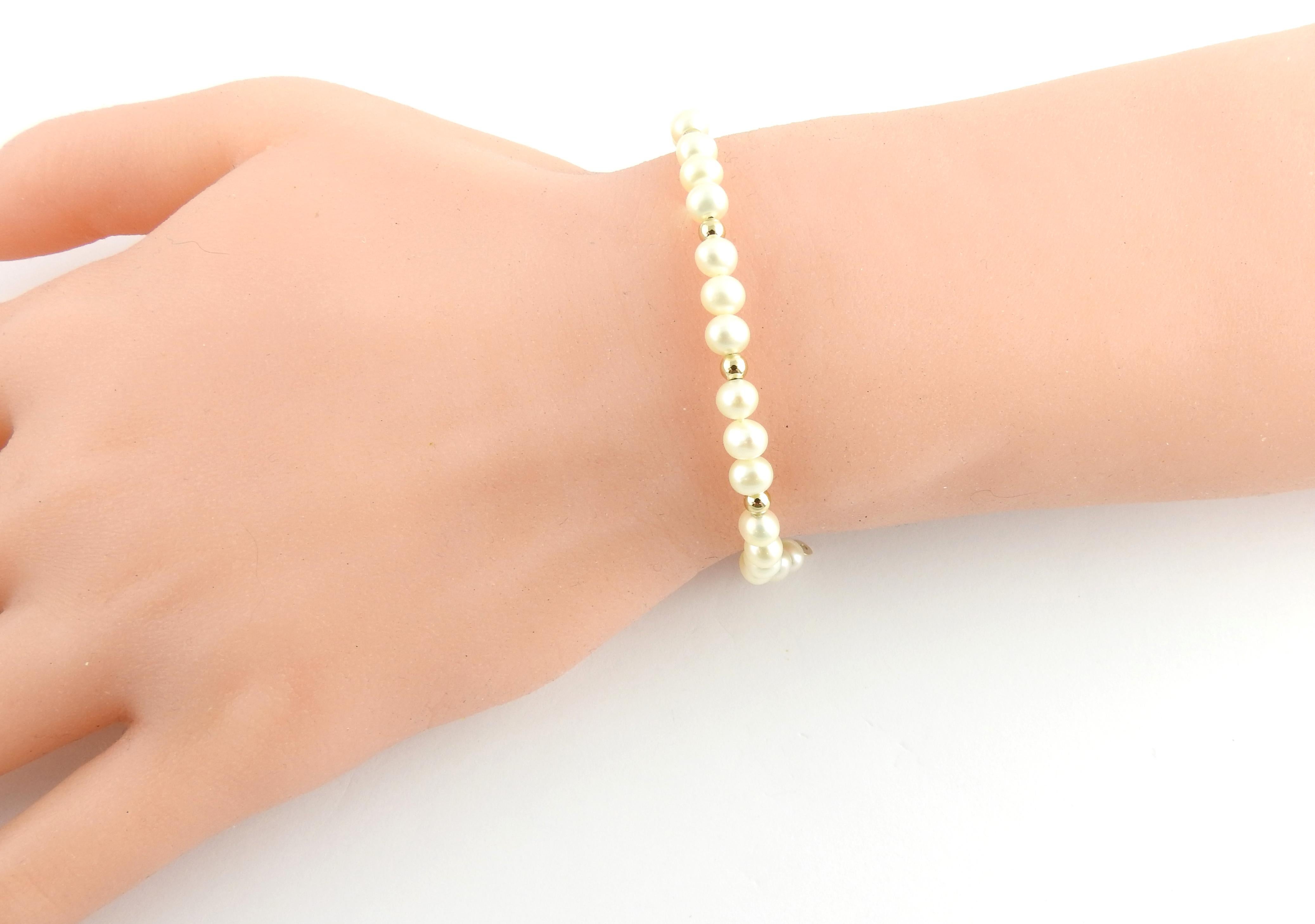 Round Cut 14 Karat Yellow Gold and Pearl Bracelet For Sale