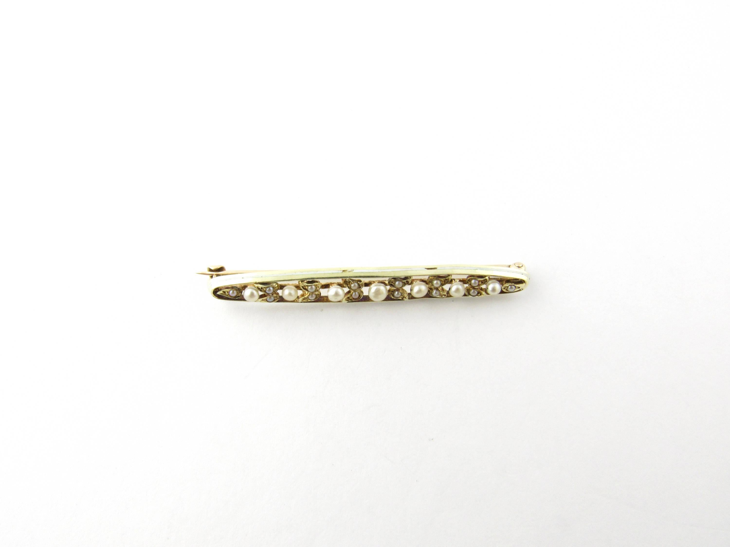 Vintage 14 Karat Yellow Gold and Pearl Brooch-

This elegant brooch is detailed with delicate seed pearls in beautifully designed 14K yellow gold.

Size:  48 mm x  7 mm

Weight:  2.2 dwt. /  3.5 gr.

Hallmark: 14K

Very good condition,