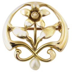 14 Karat Yellow Gold and Pearl Brooch or Pin